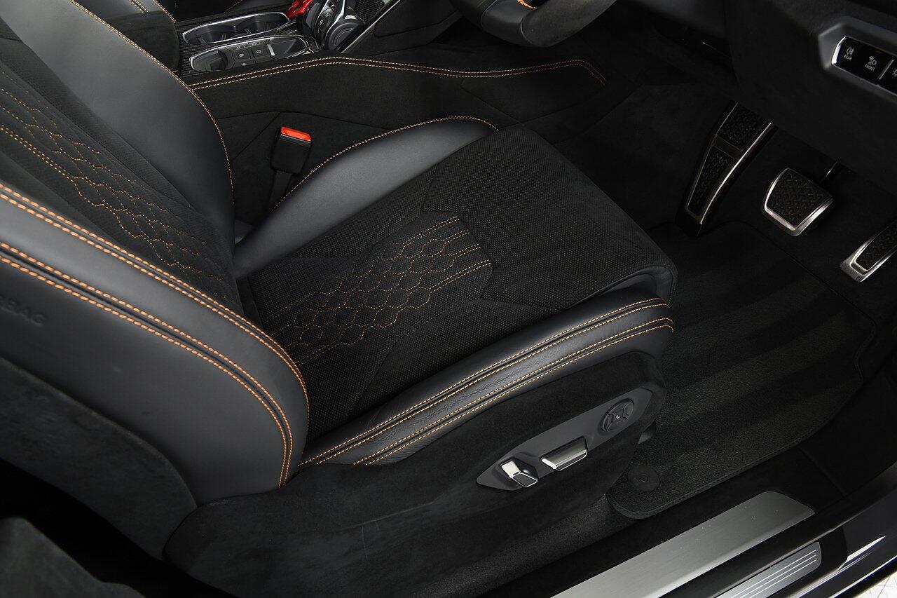 Lamborghini Urus view 11