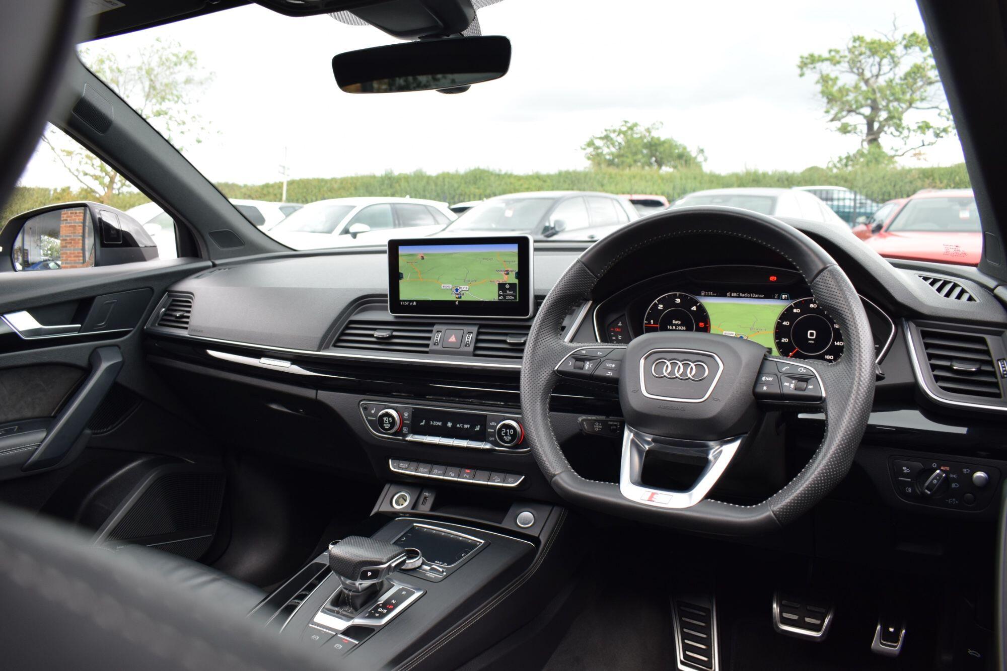Audi Q5 view 19