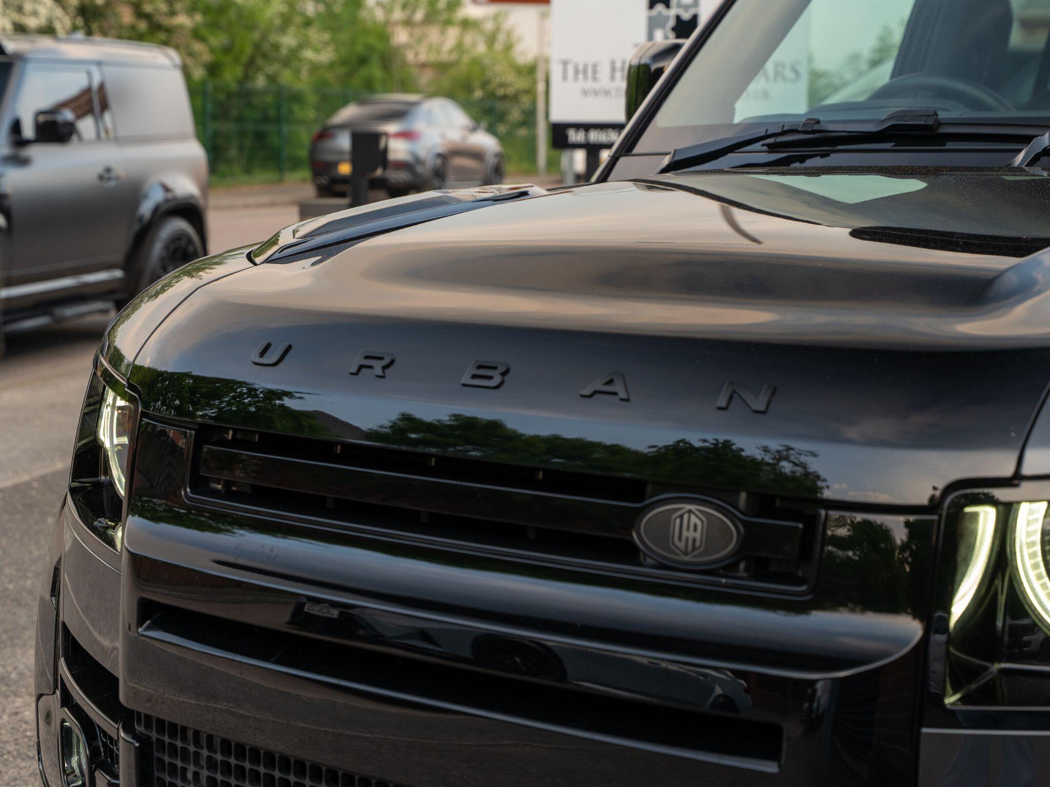 Land Rover Defender 110 view 20