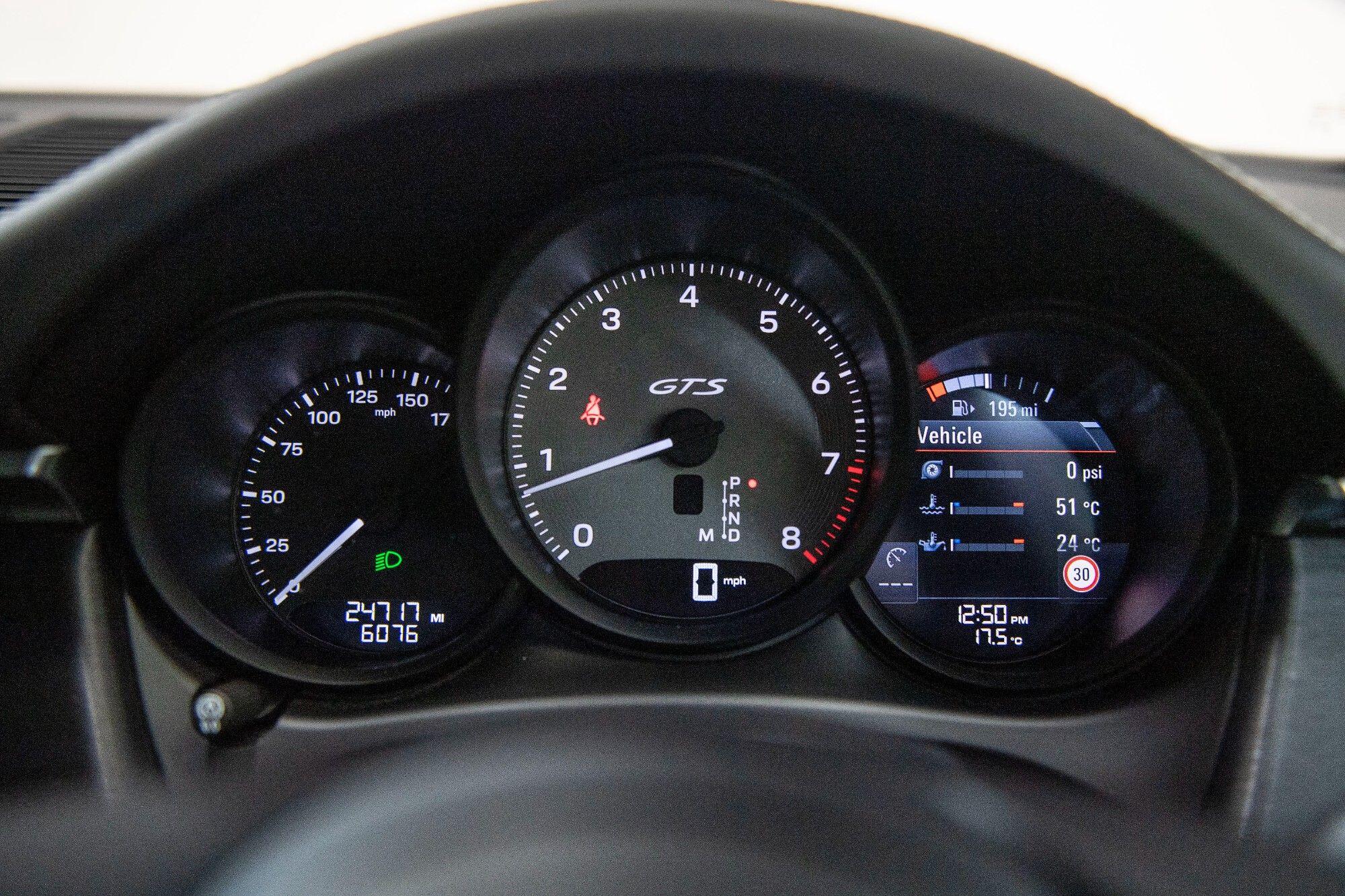 Porsche Macan view 19