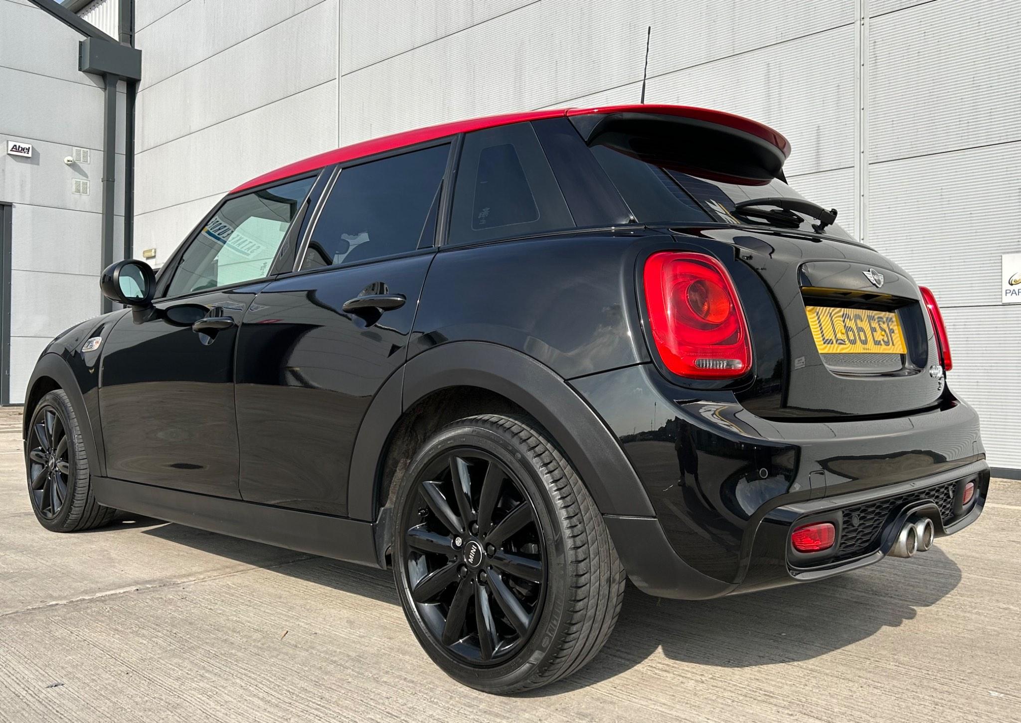 Mini Hatch view 7