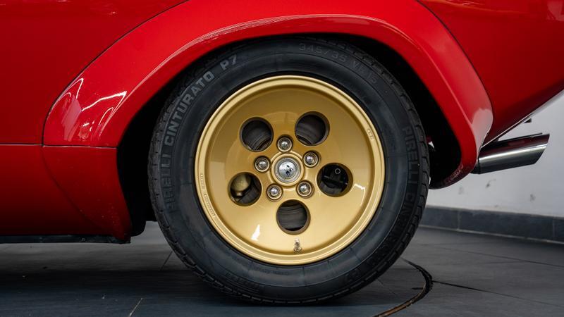 Lamborghini Countach view 19