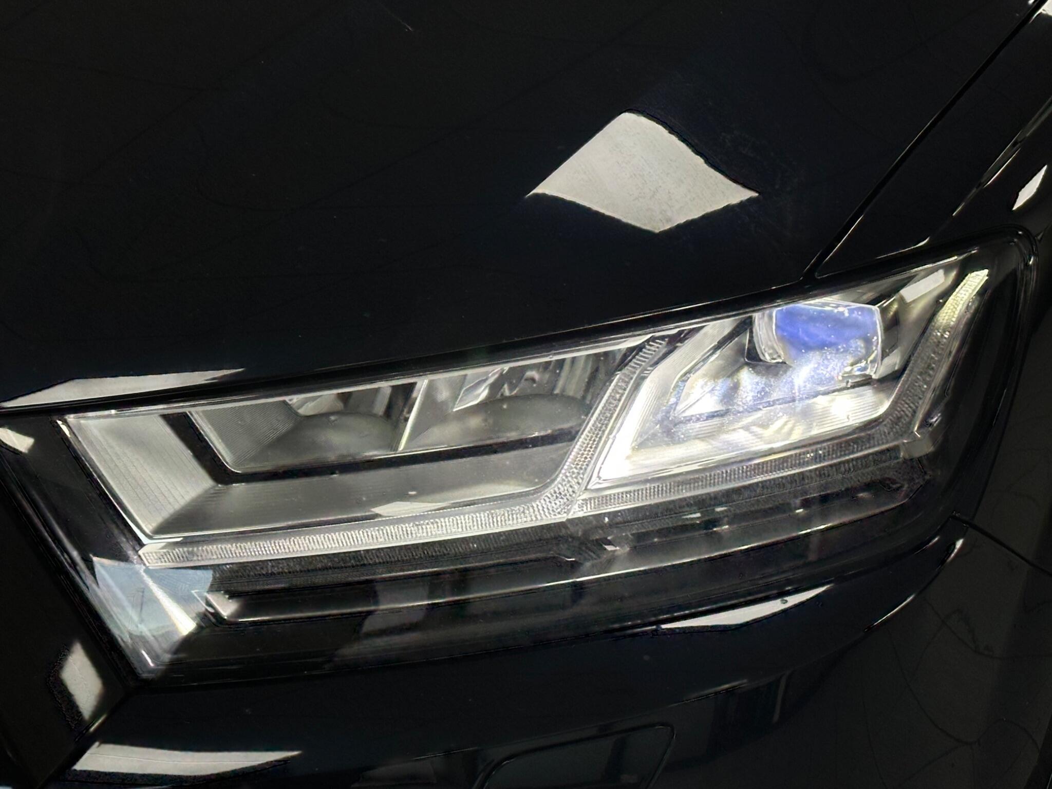 Audi Q7 view 45