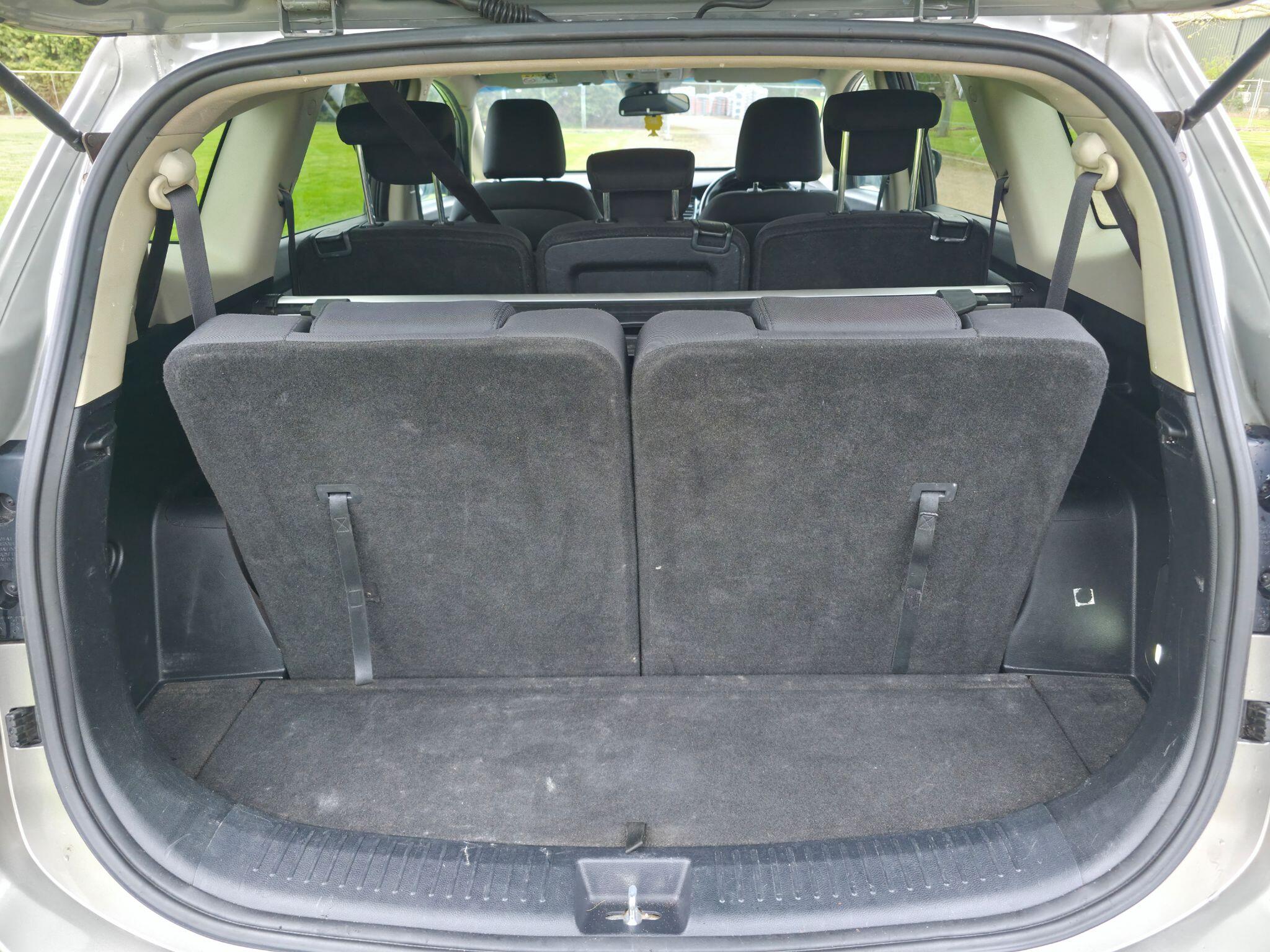 Kia Carens view 46