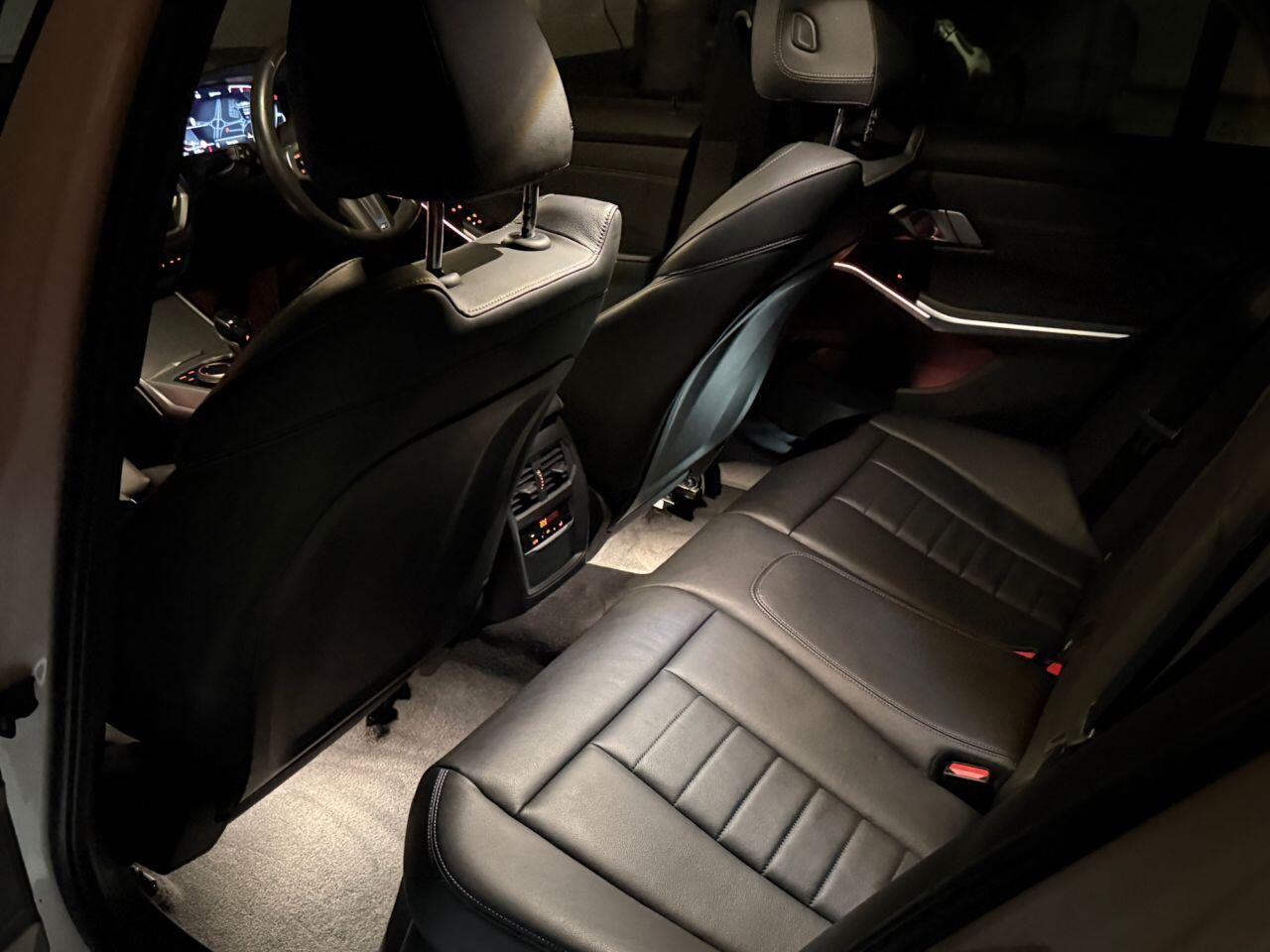 BMW 3 Series view 22