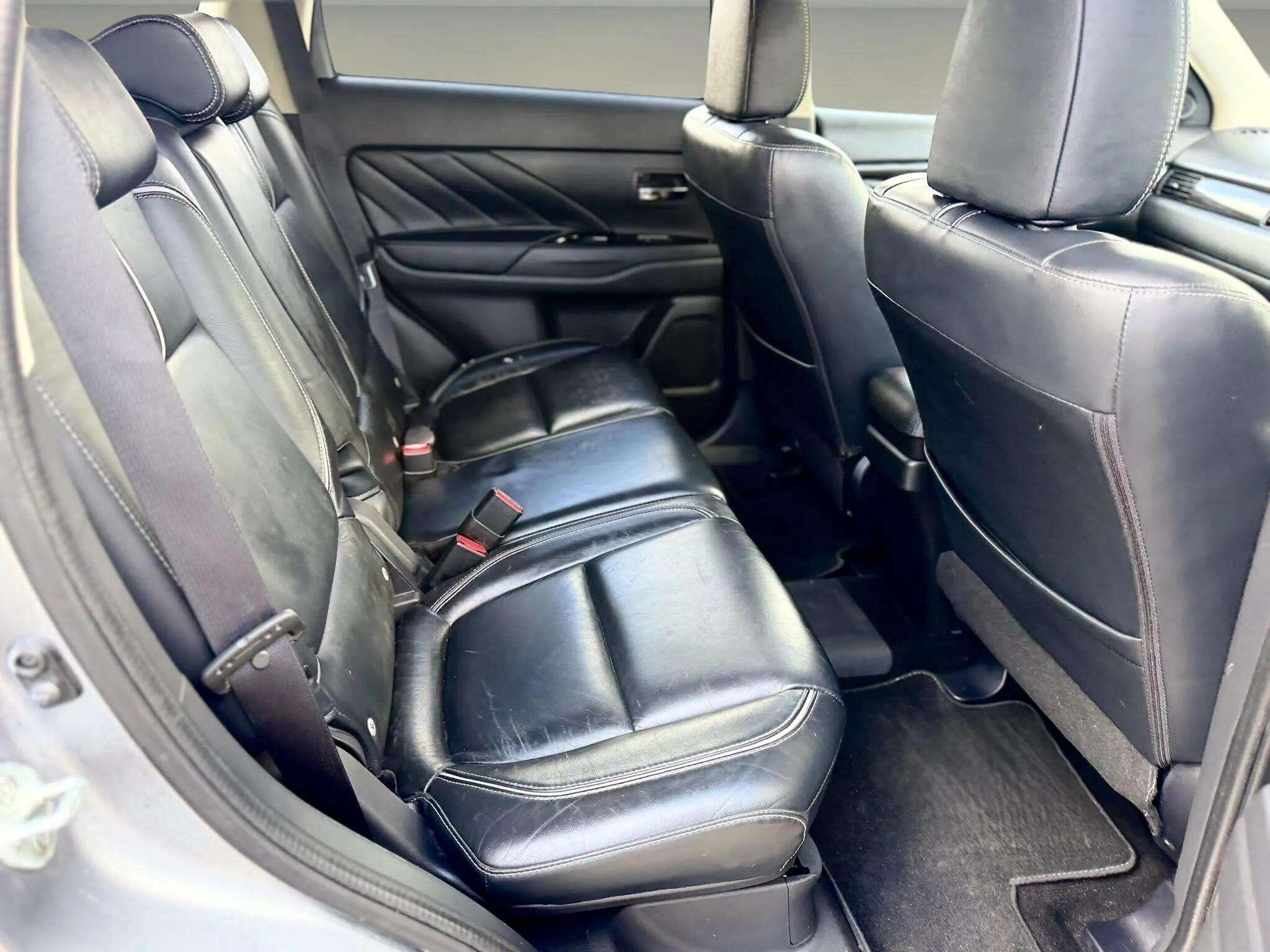 Mitsubishi Outlander view 55