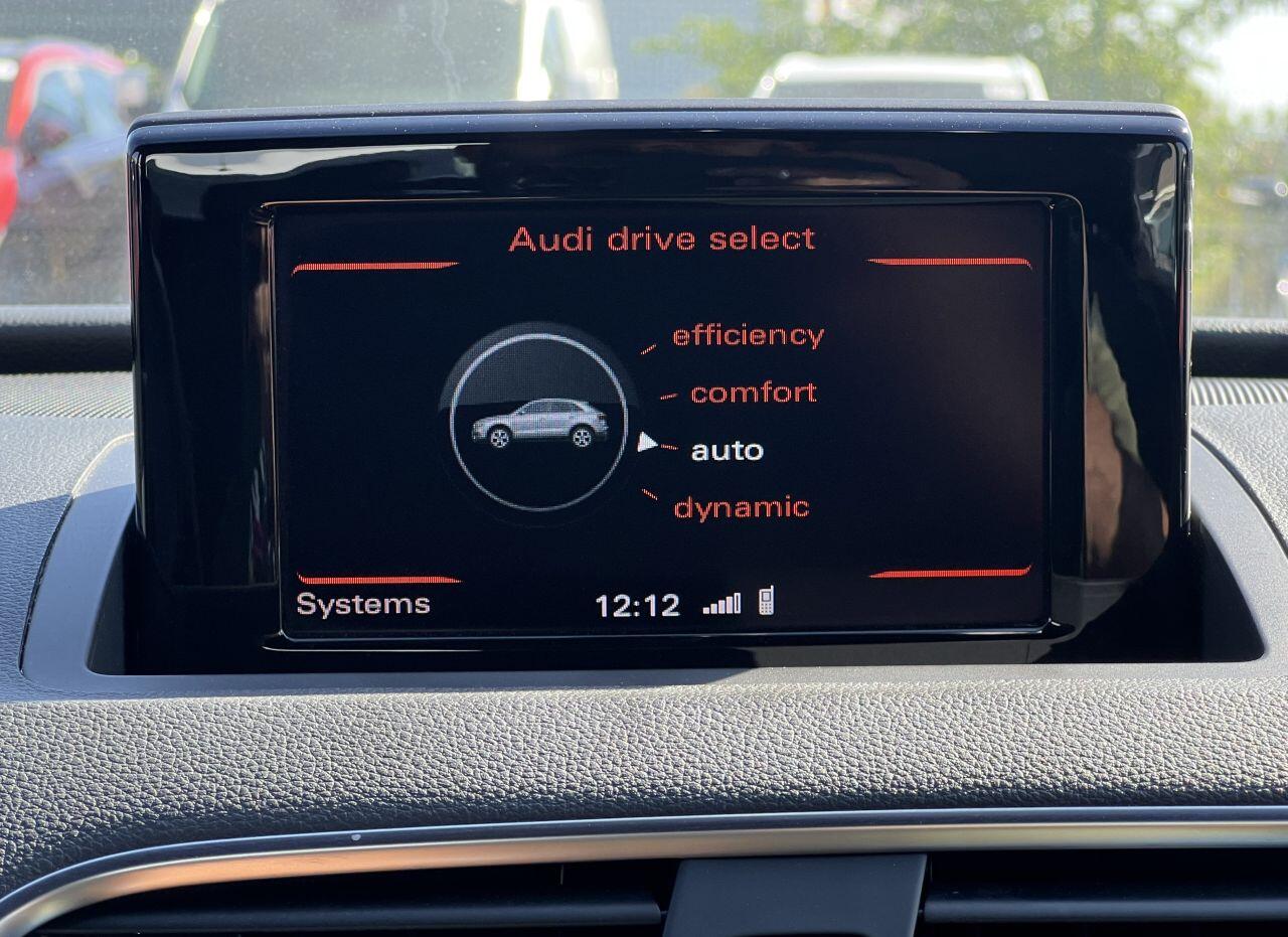 Audi Q3 view 44