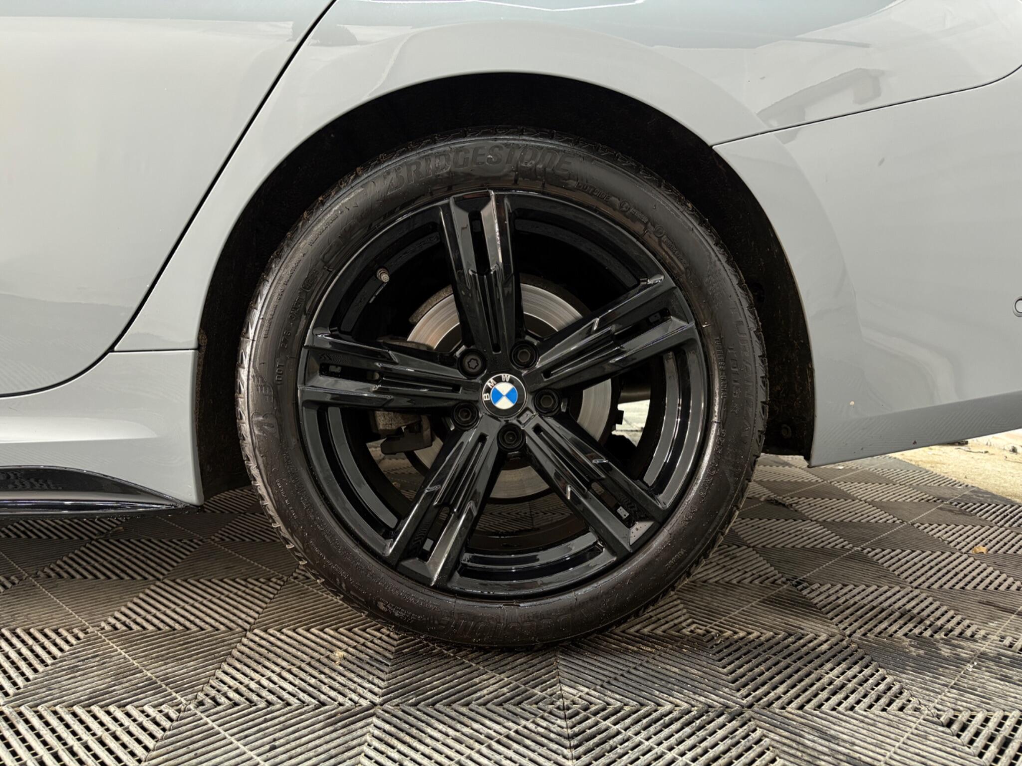 BMW 3 Series view 33