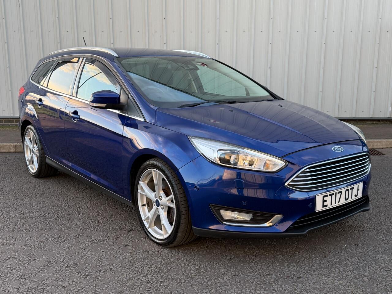 Ford Focus view 2