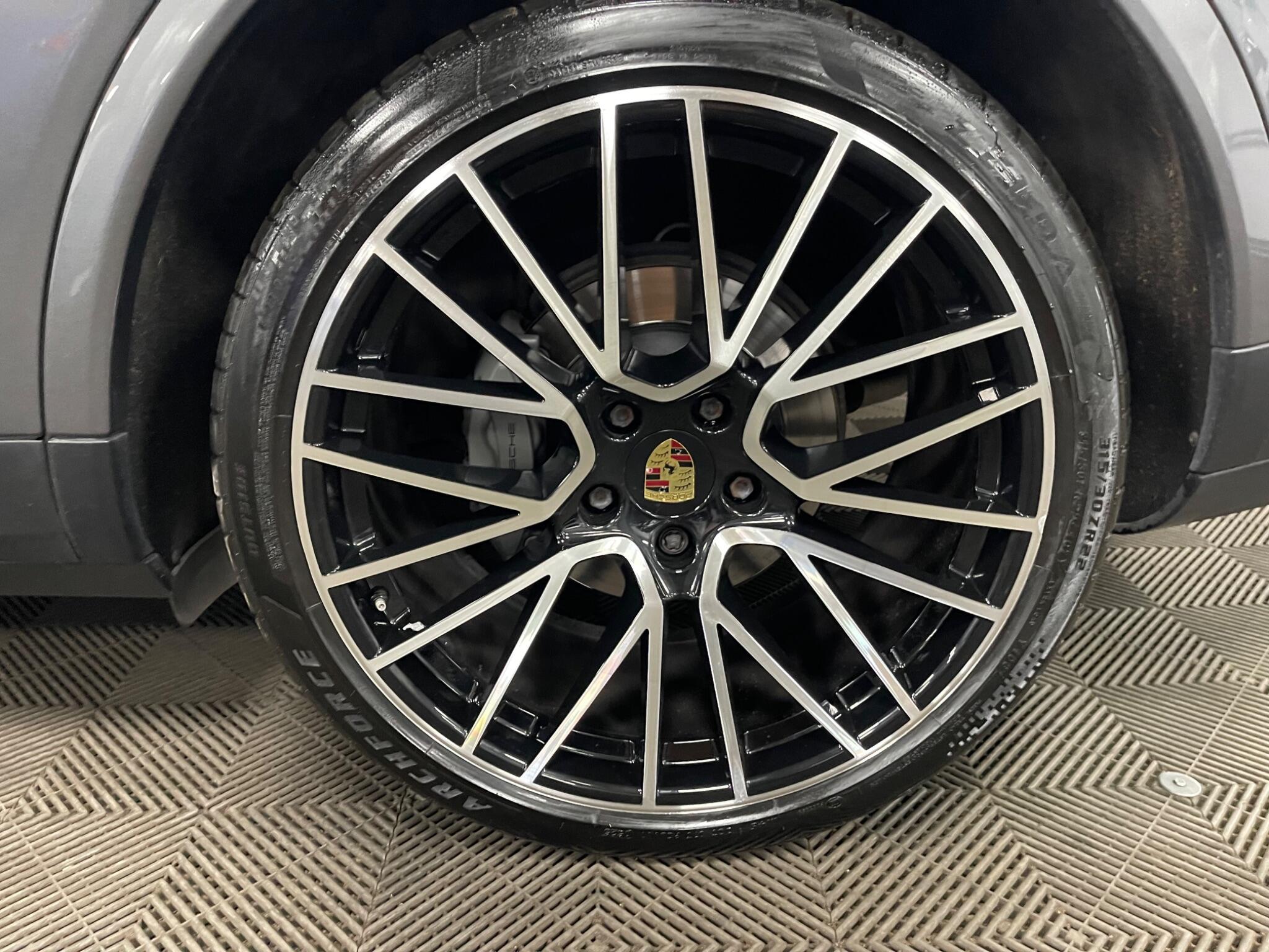 Porsche Cayenne view 51