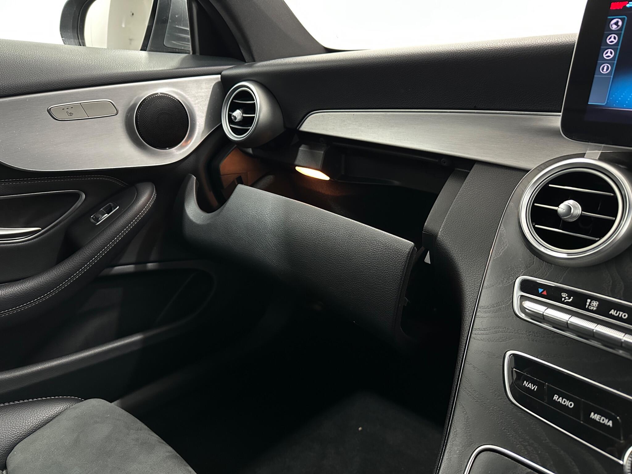 Mercedes-Benz C Class view 29