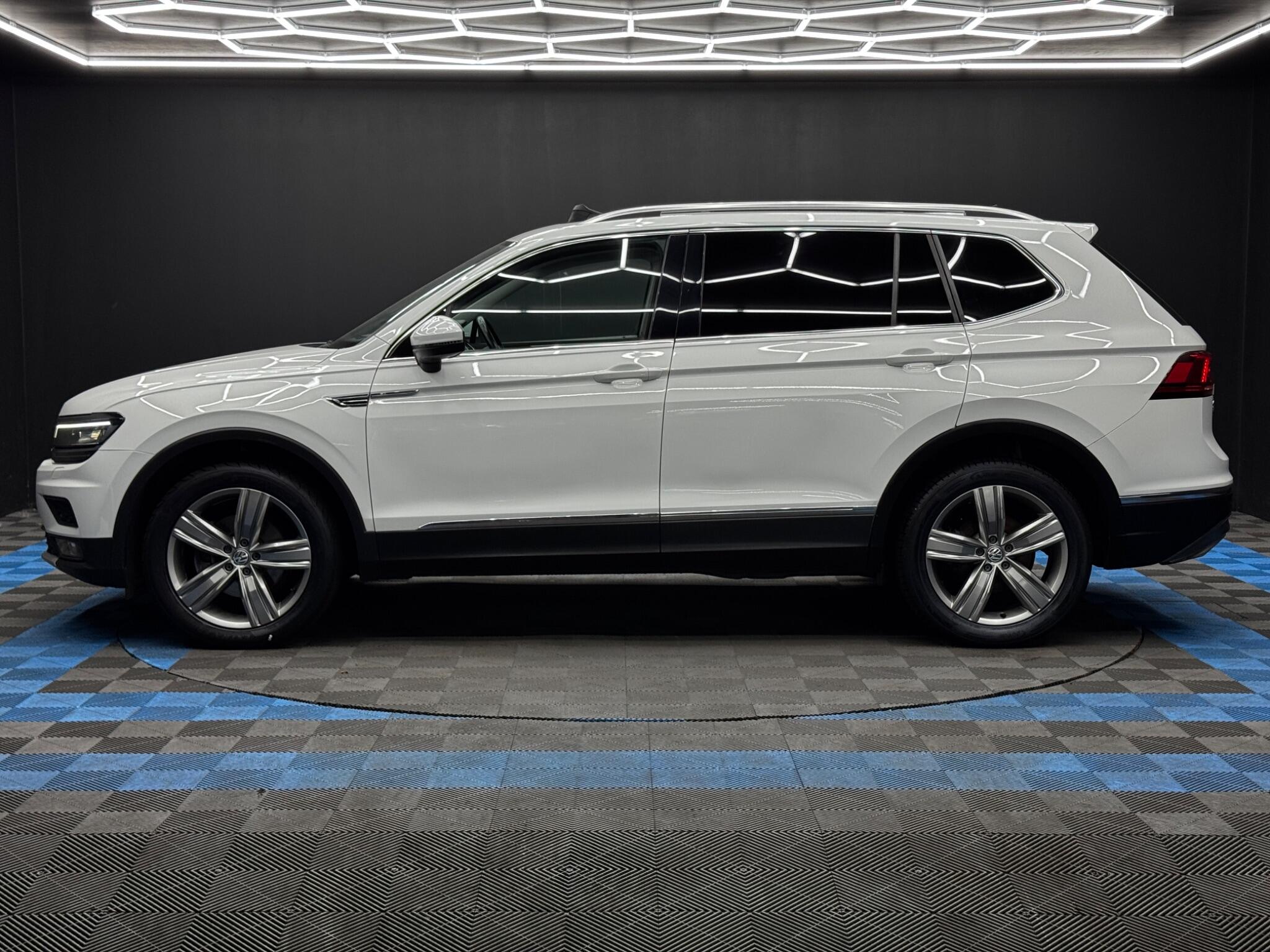 Volkswagen Tiguan Allspace view 8