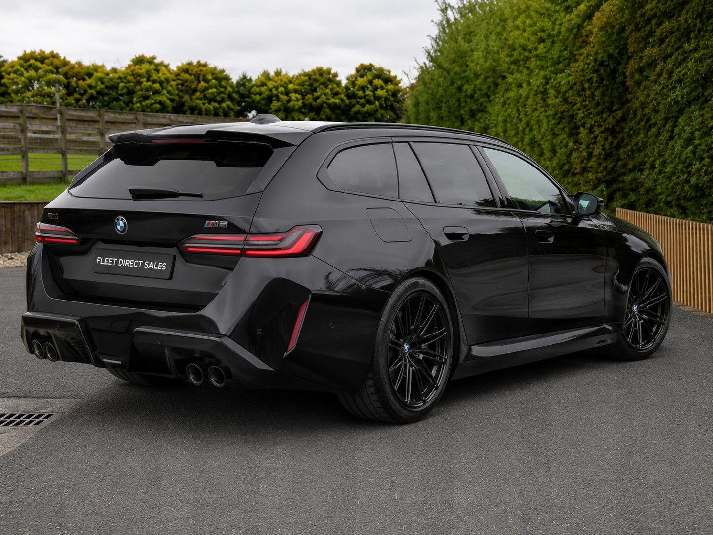 BMW M5 view 3