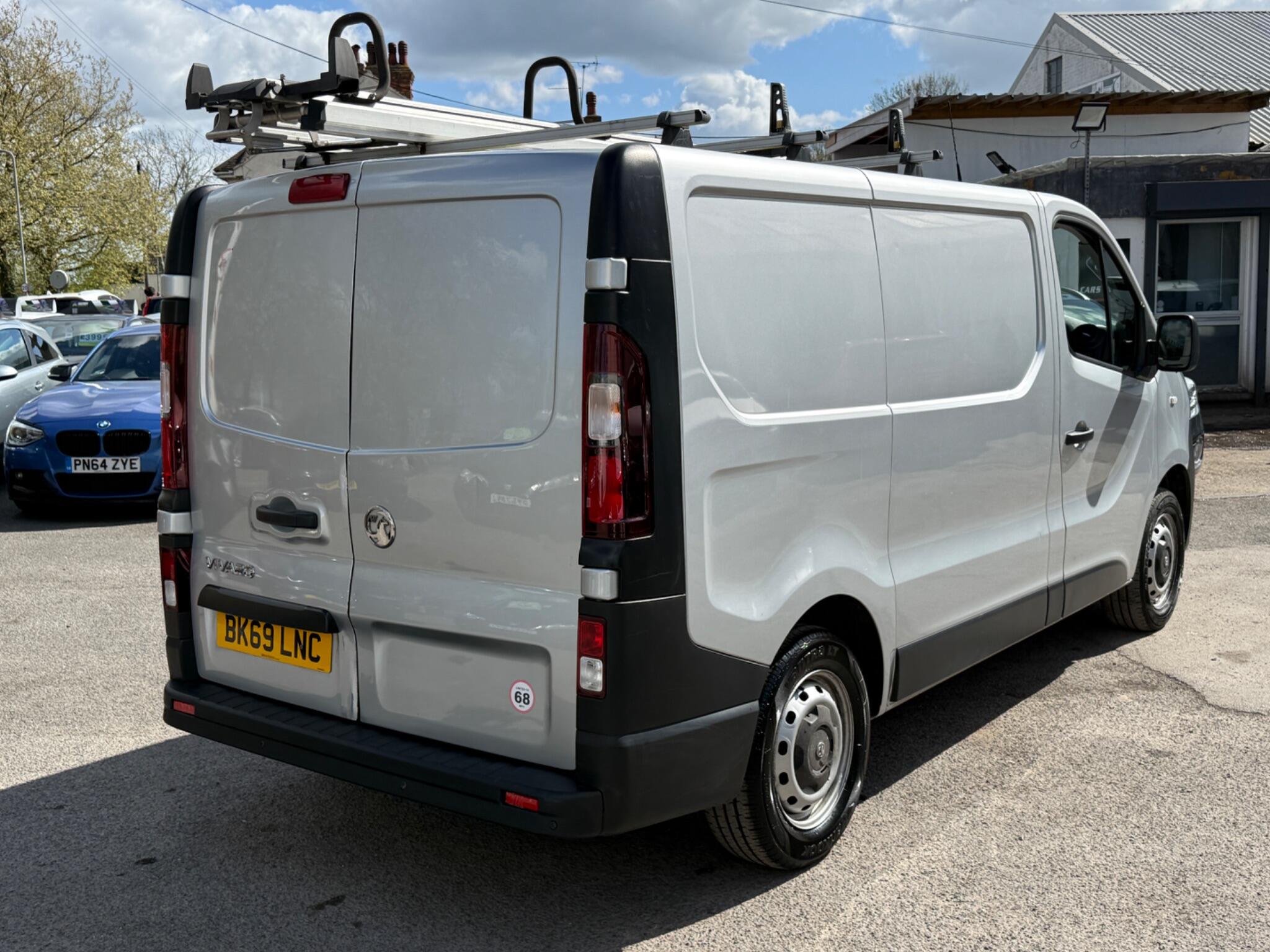 Vauxhall Vivaro - Image 18
