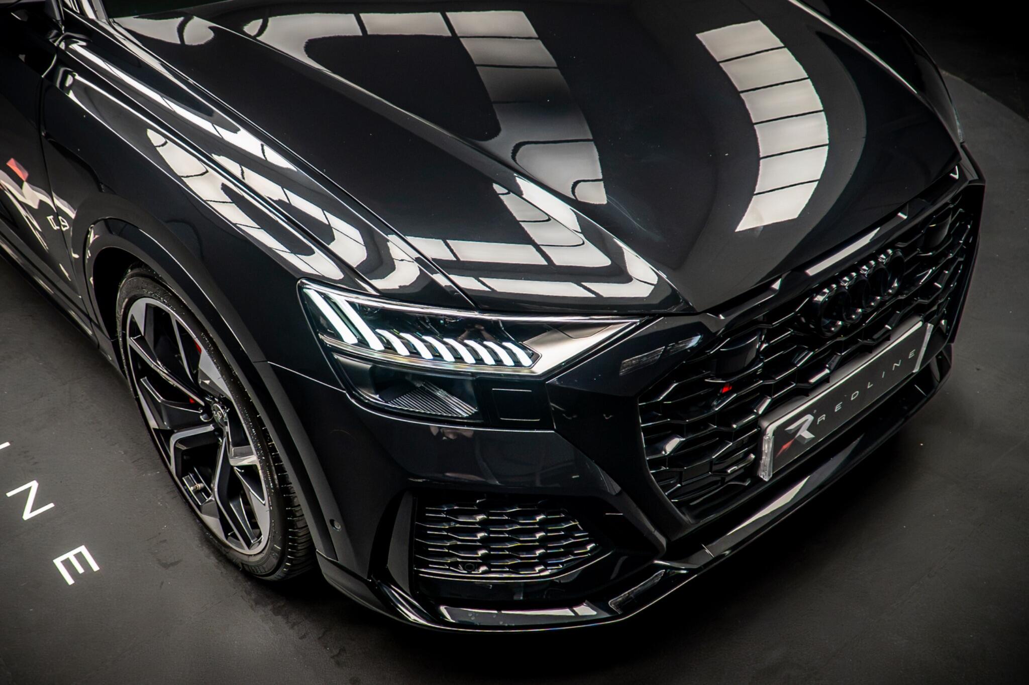 Audi RS Q8 view 11