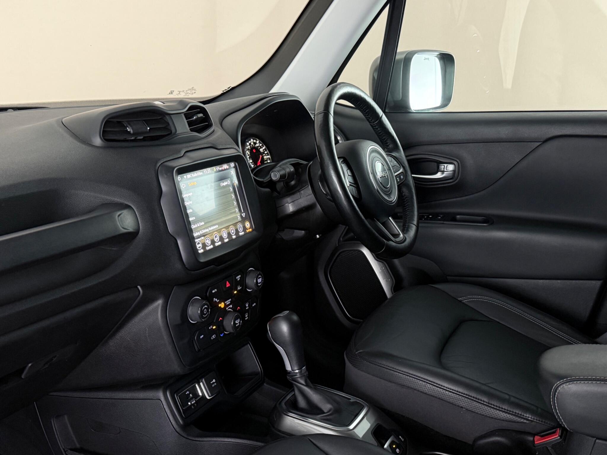 Jeep Renegade view 4