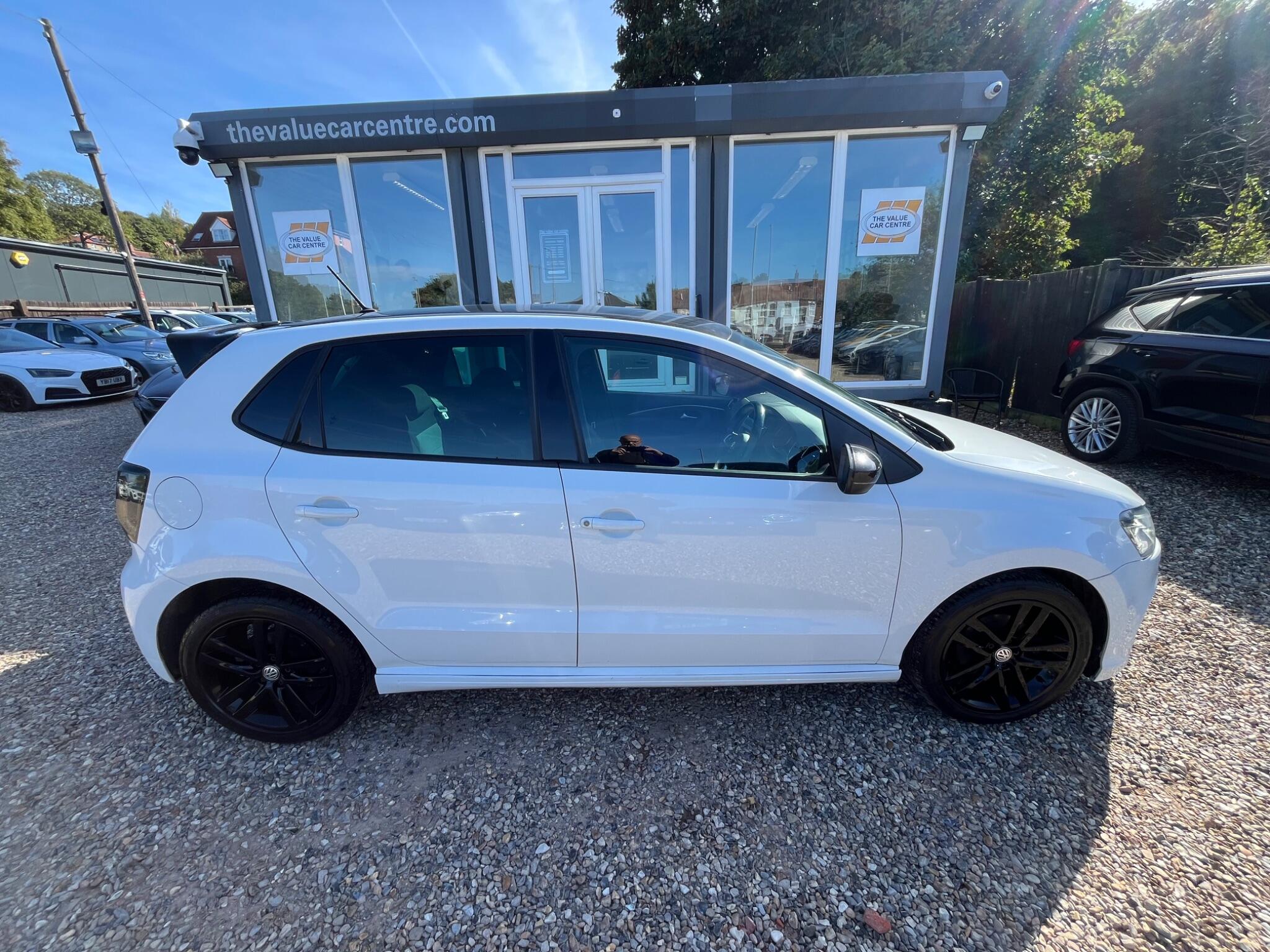 Volkswagen Polo view 3