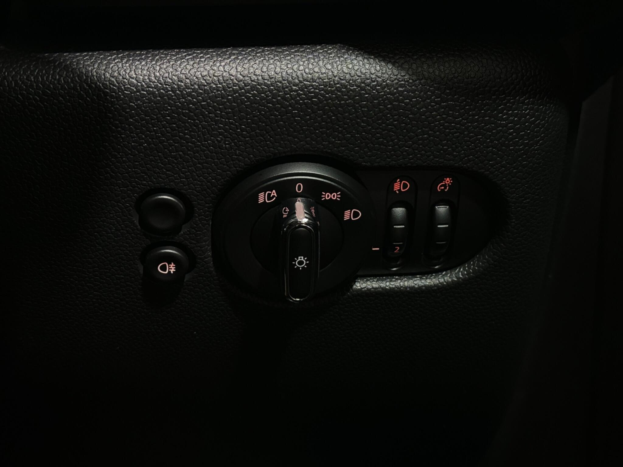 Mini Hatch view 18