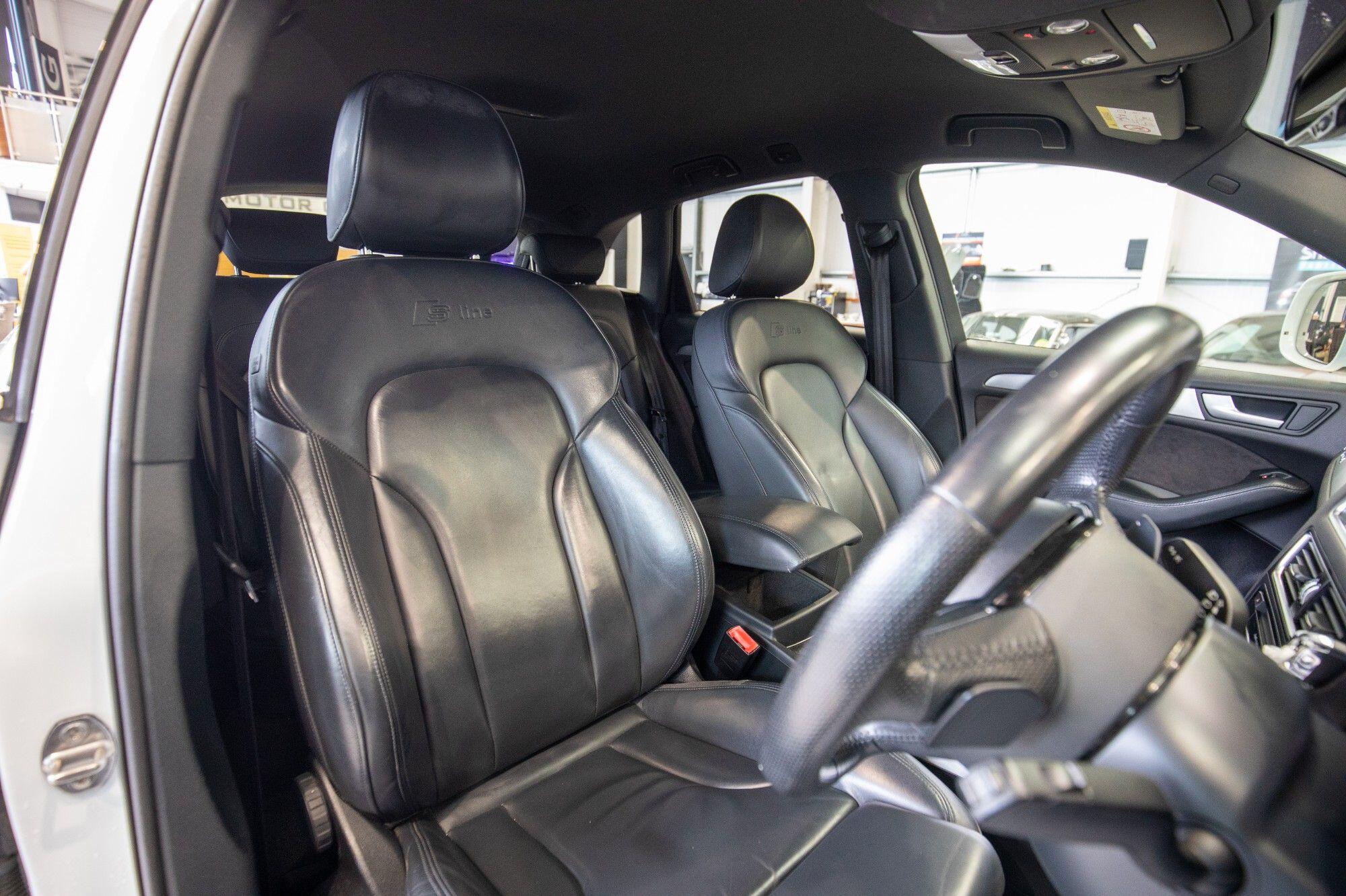 Audi Q5 view 3