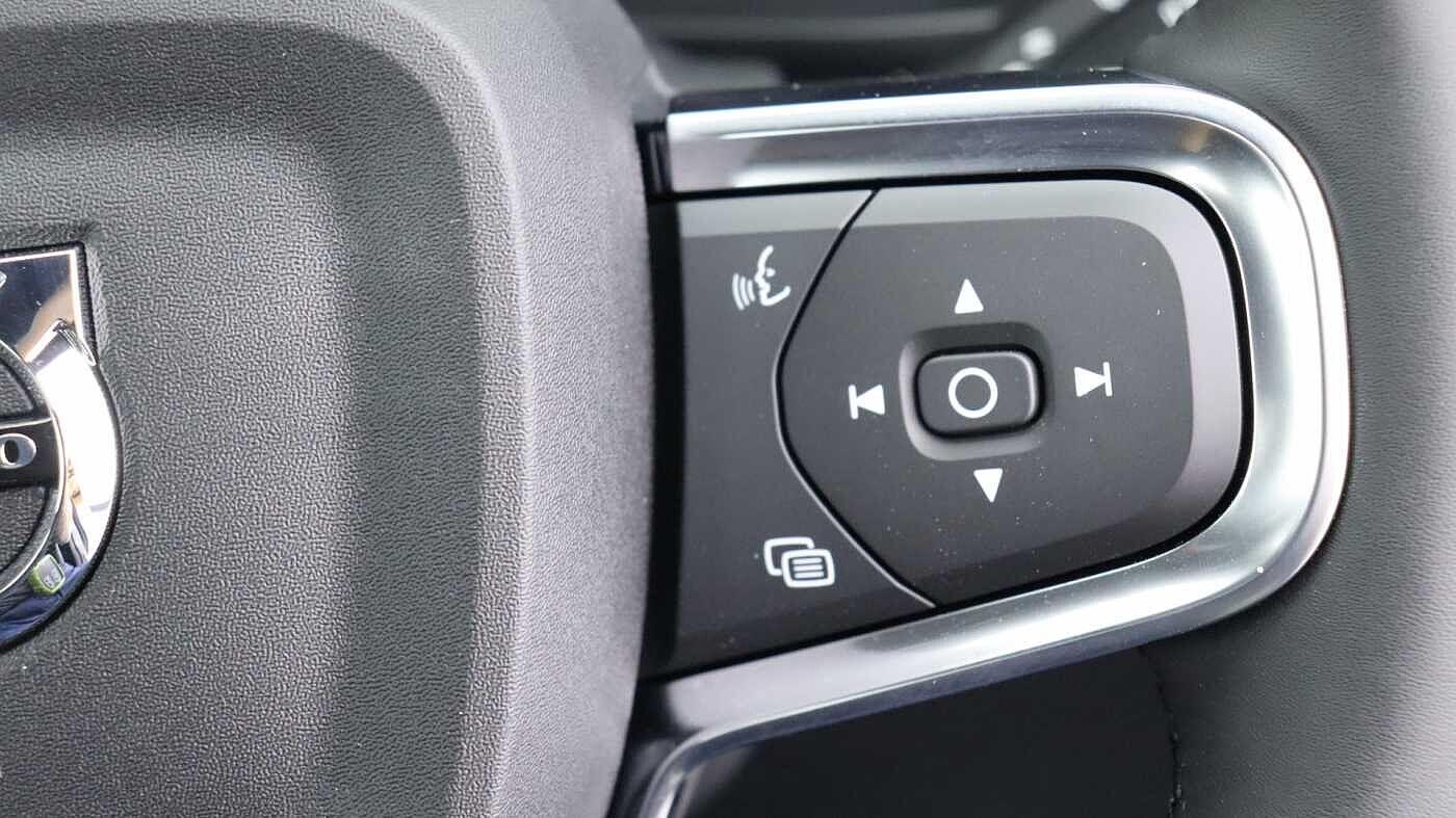 Volvo XC40 view 23