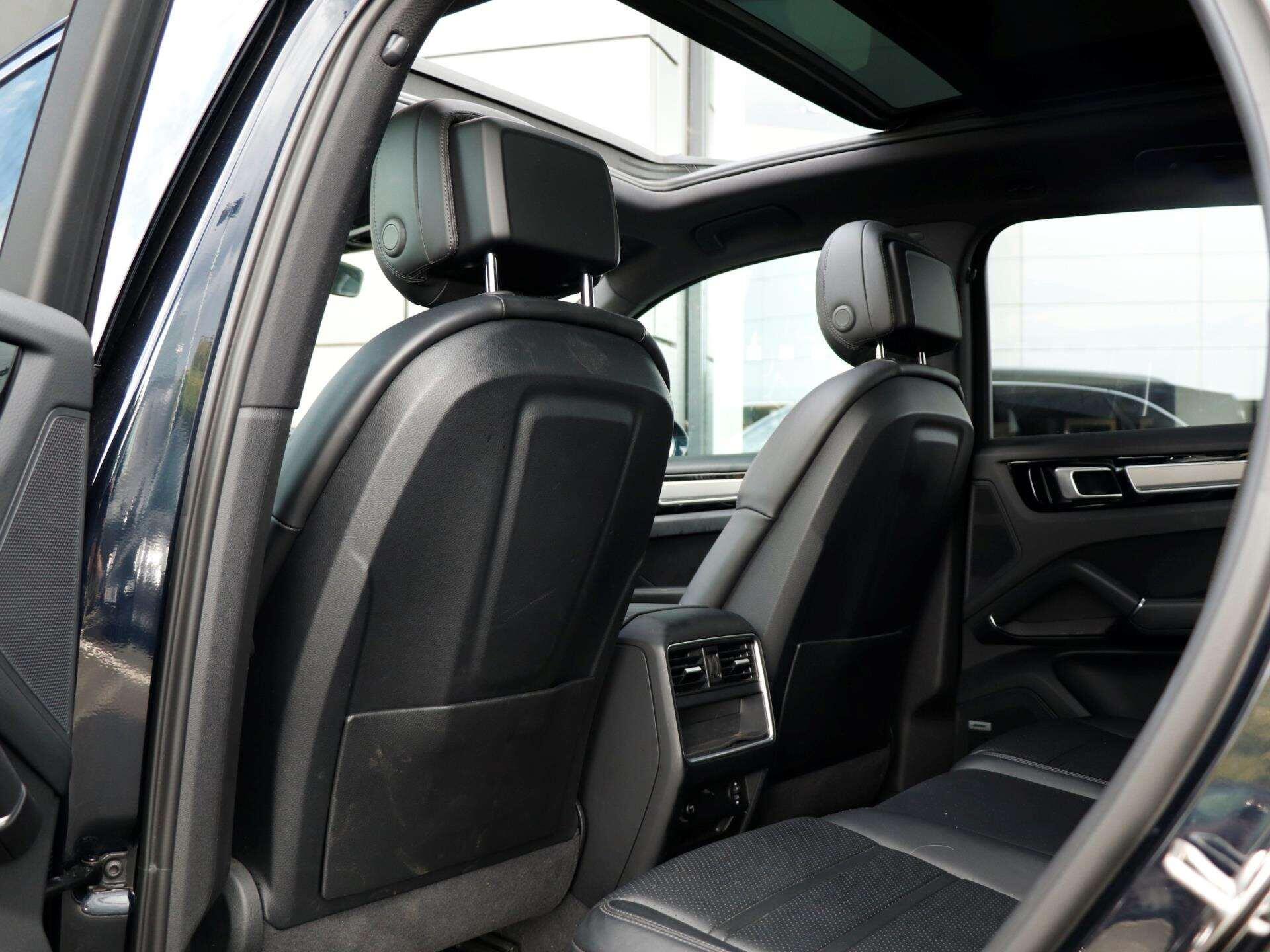 Porsche Cayenne view 28