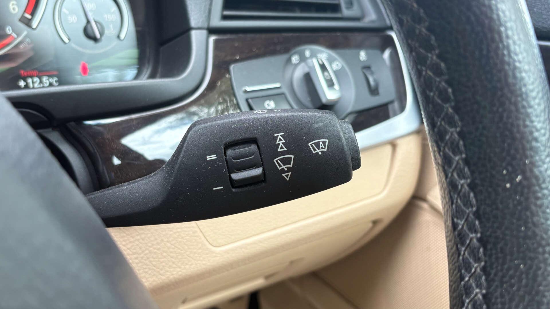 BMW 5 Series view 20