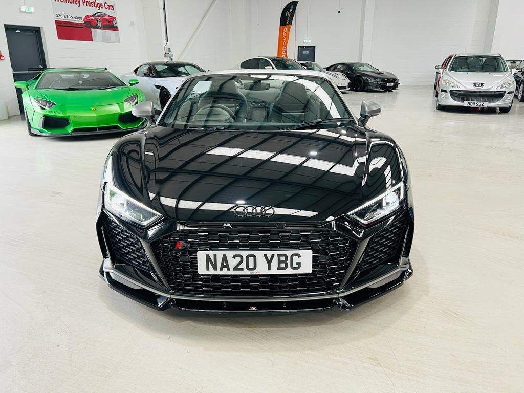 Audi R8 view 3