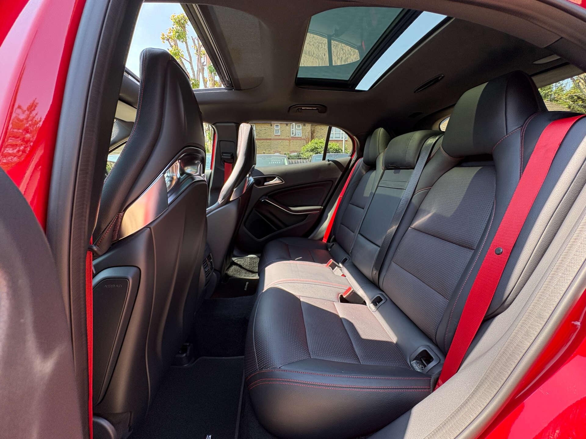 Mercedes-Benz Gla view 53