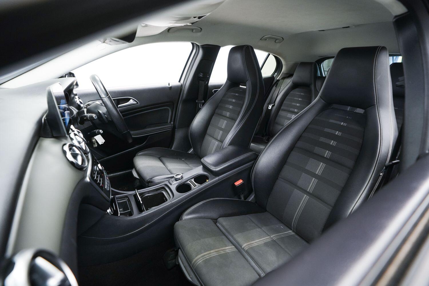 Mercedes-Benz Gla view 24
