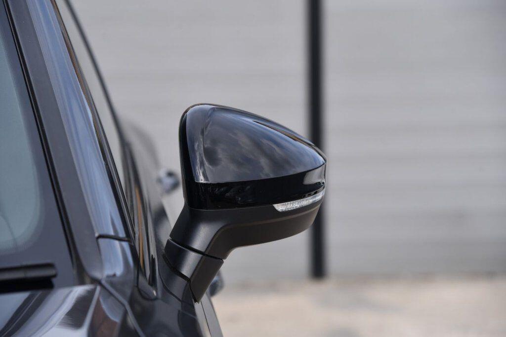 Volkswagen Touareg view 16