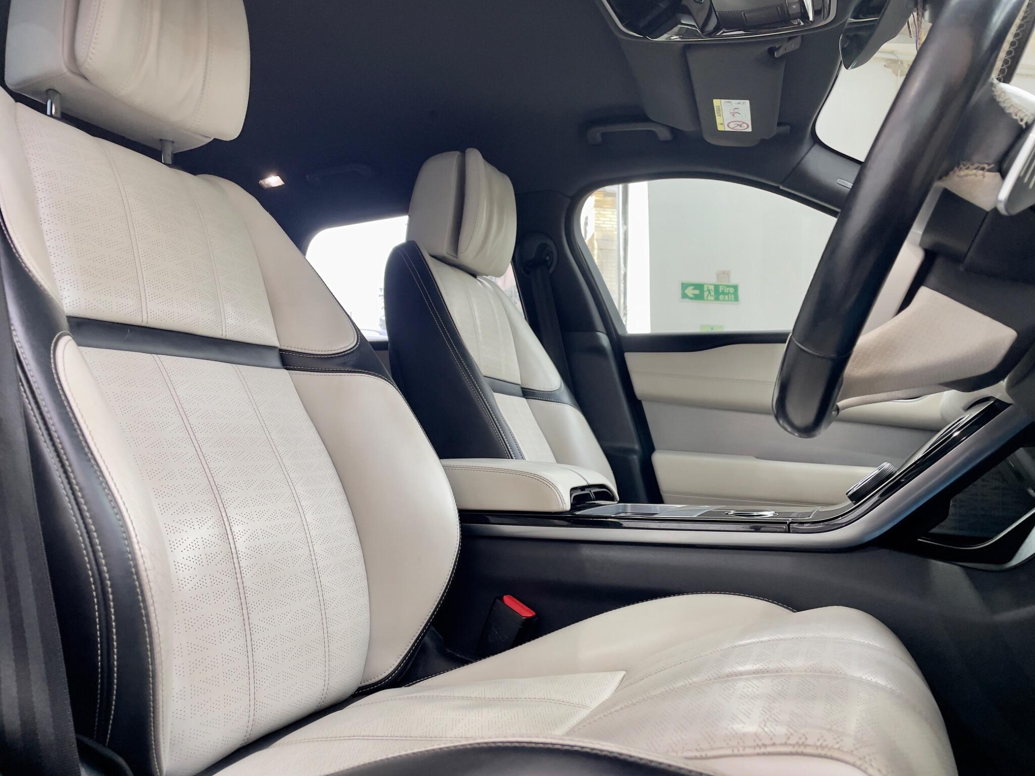 Land Rover Range Rover Velar view 7
