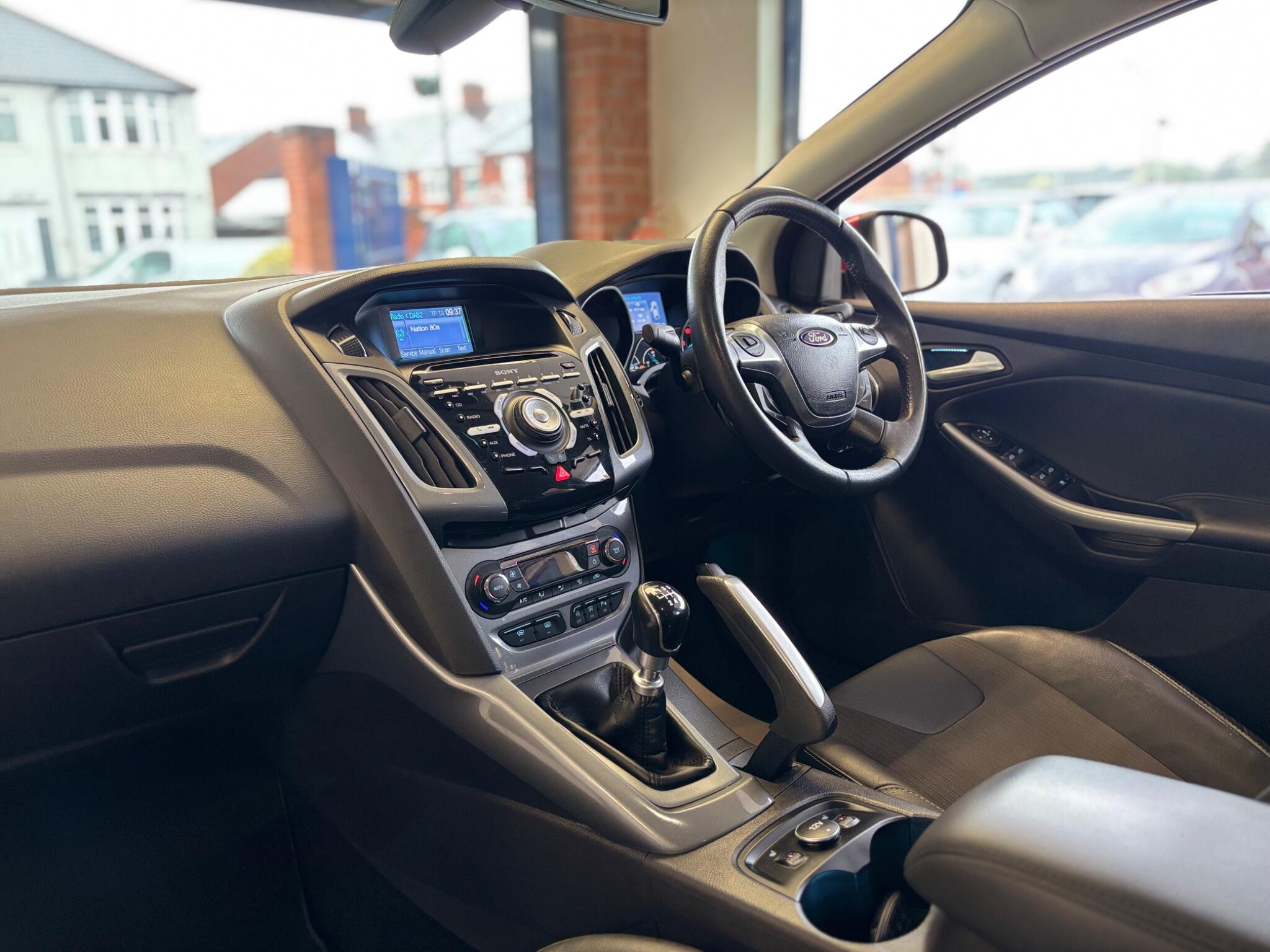 Ford Focus view 10
