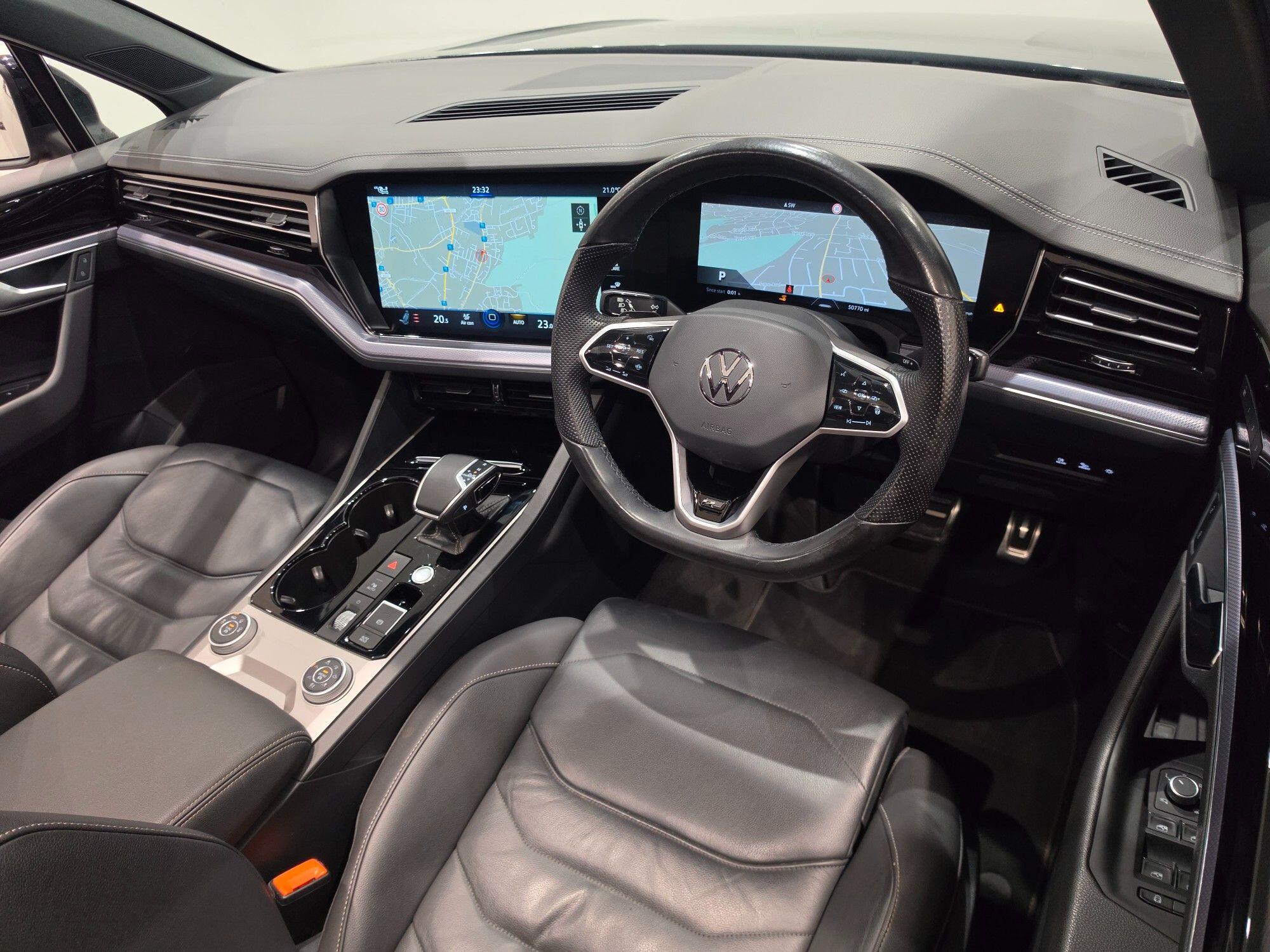 Volkswagen Touareg view 25