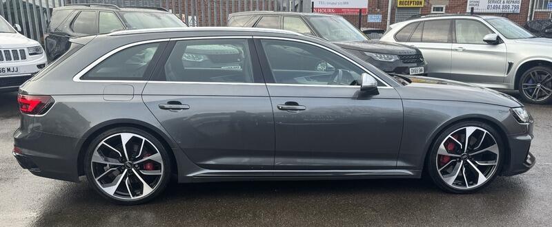 2018 Audi RS4 Avant image 11