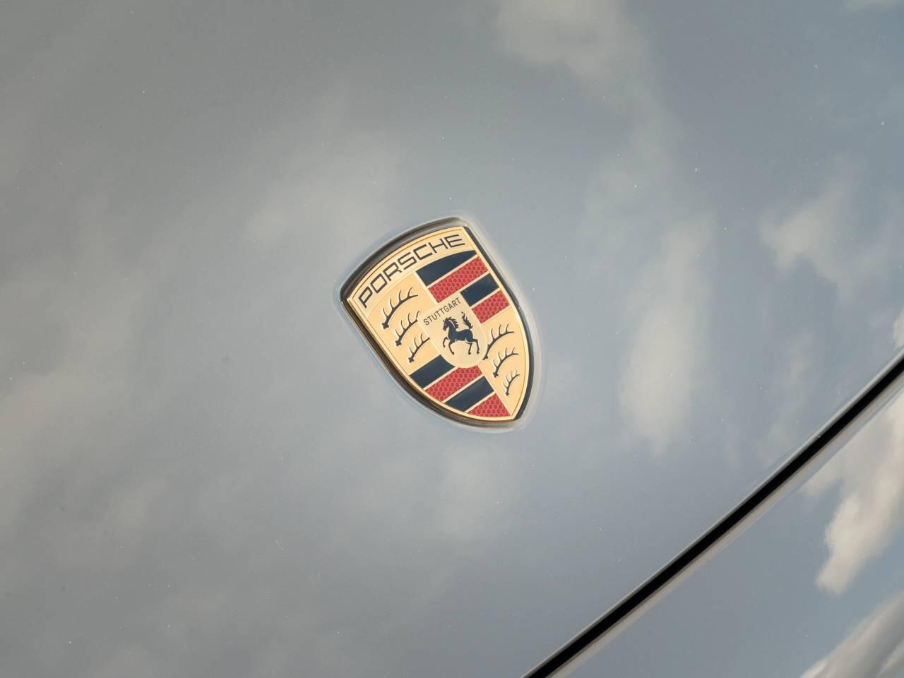 Porsche 911 view 37