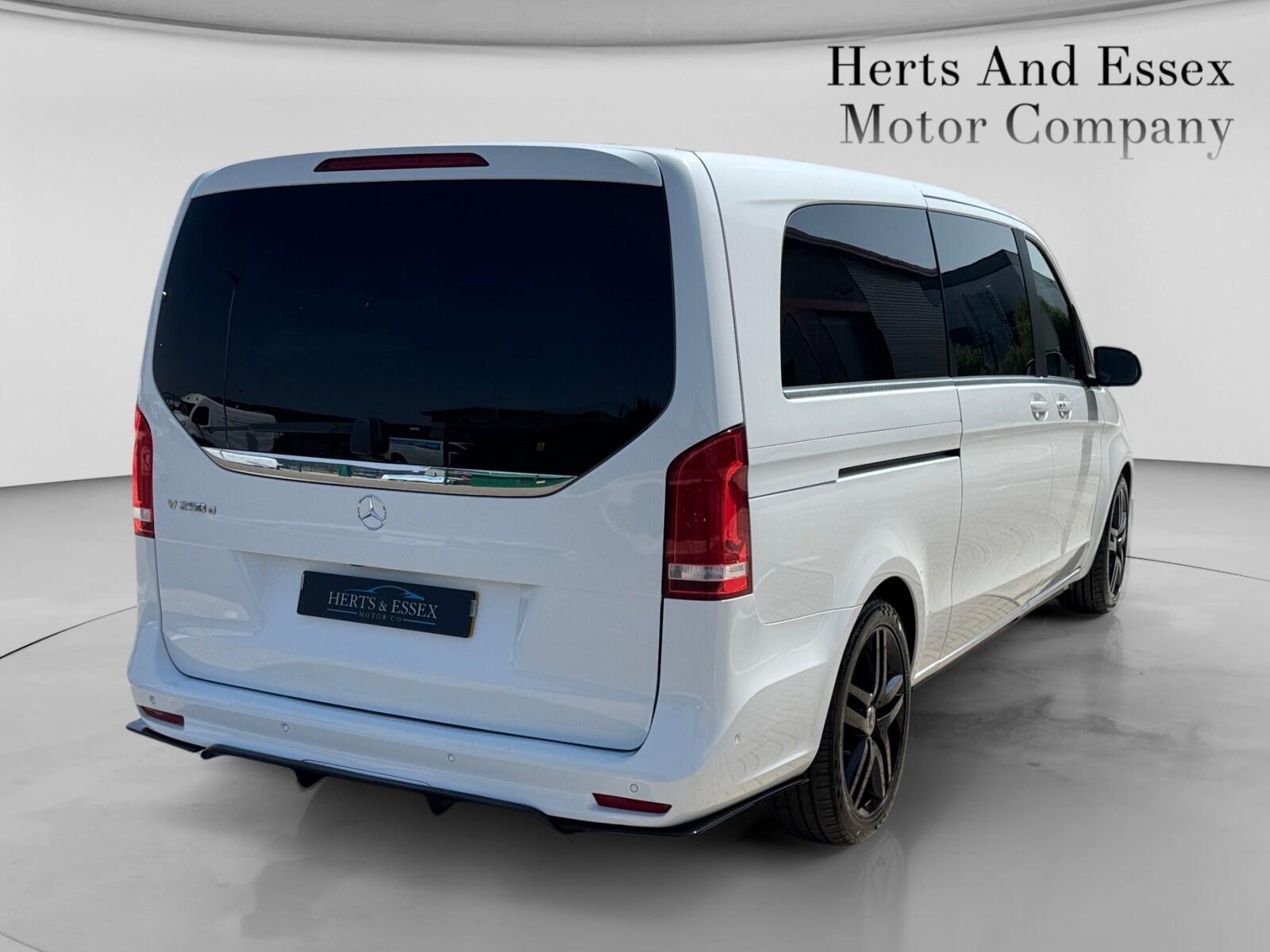 Mercedes-Benz V Class view 8