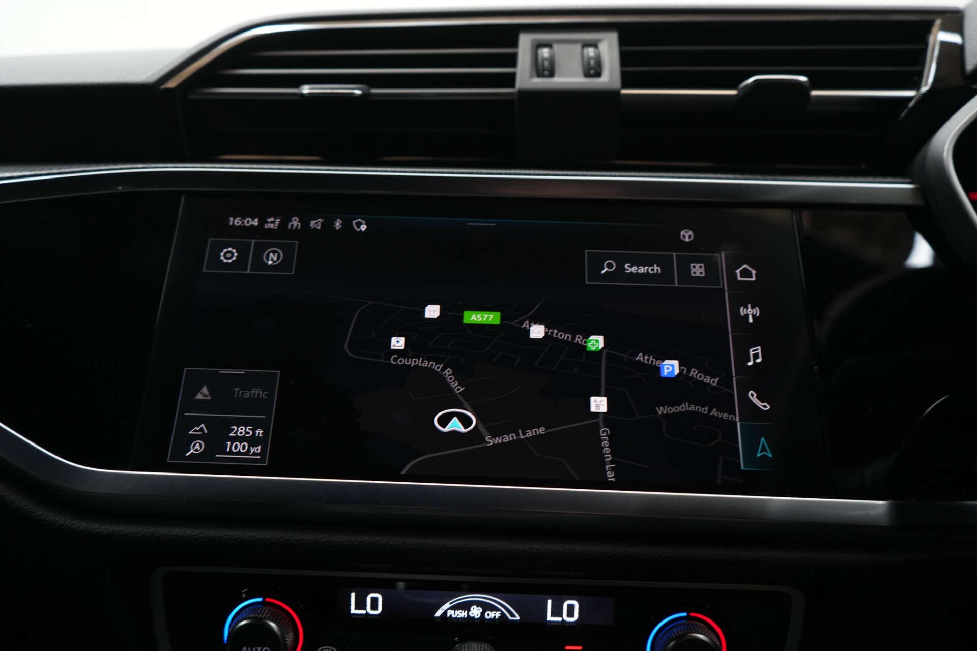 Audi Q3 view 32
