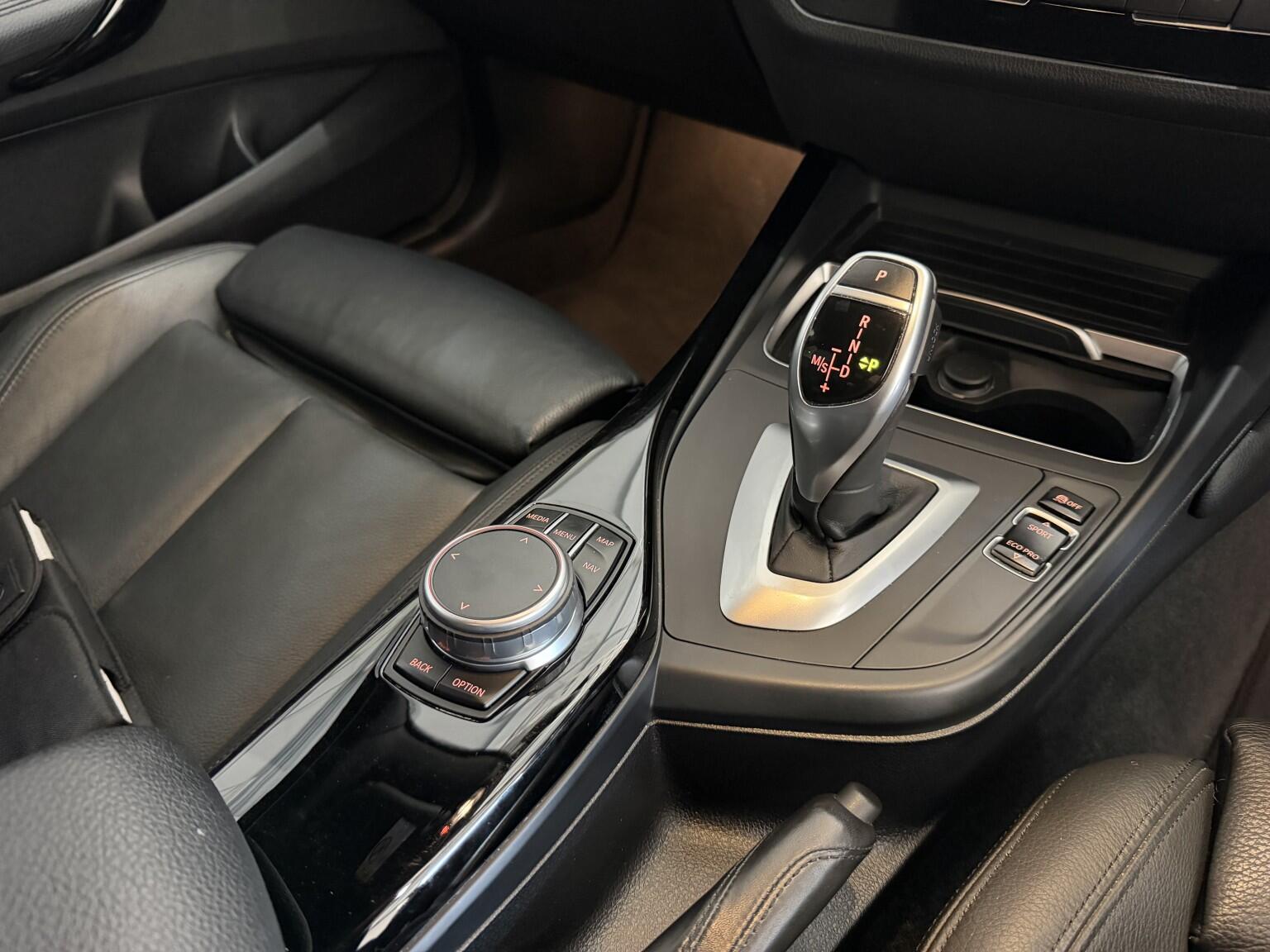 BMW 1 Series view 13