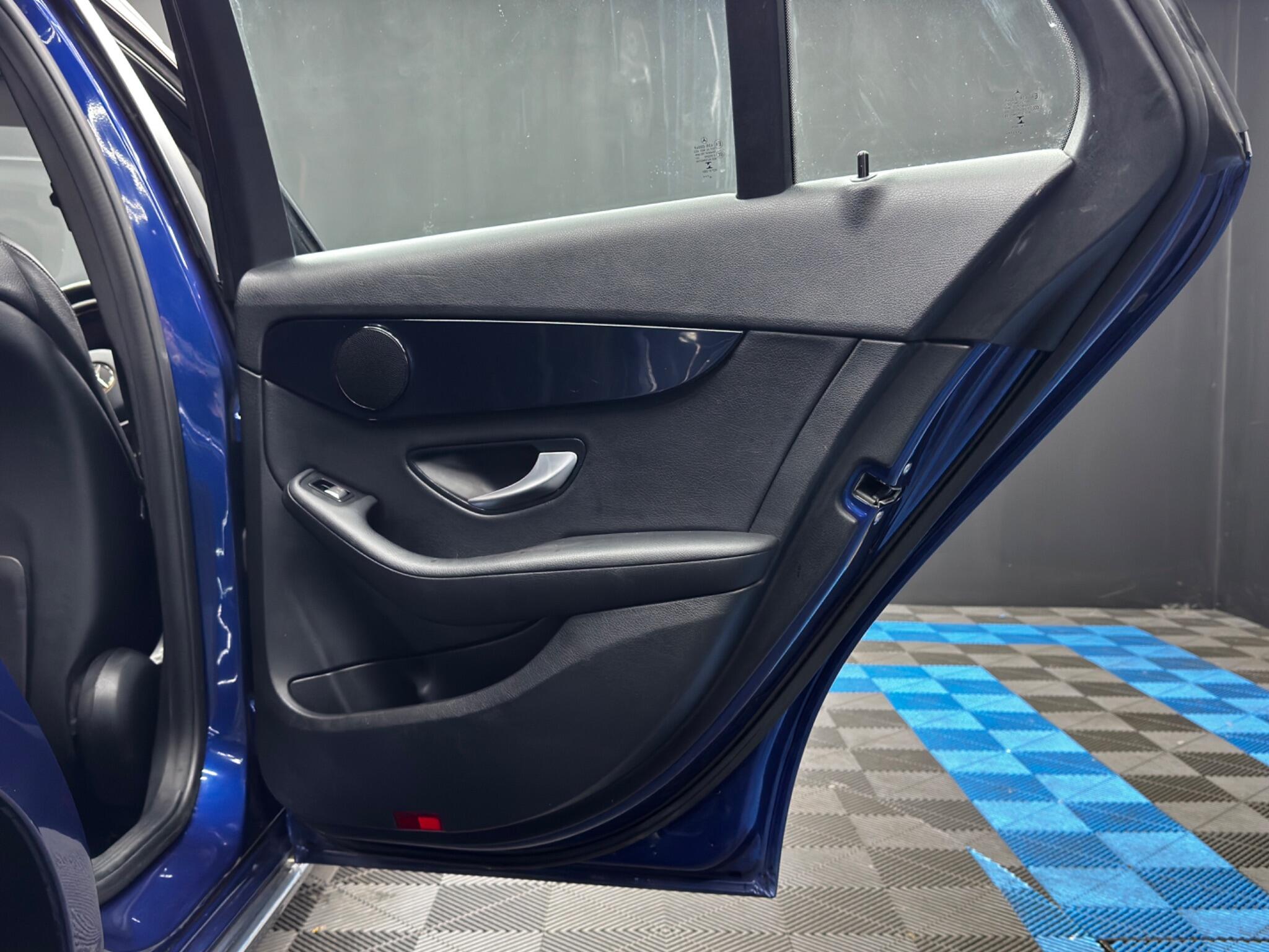 Mercedes-Benz C-Class view 40