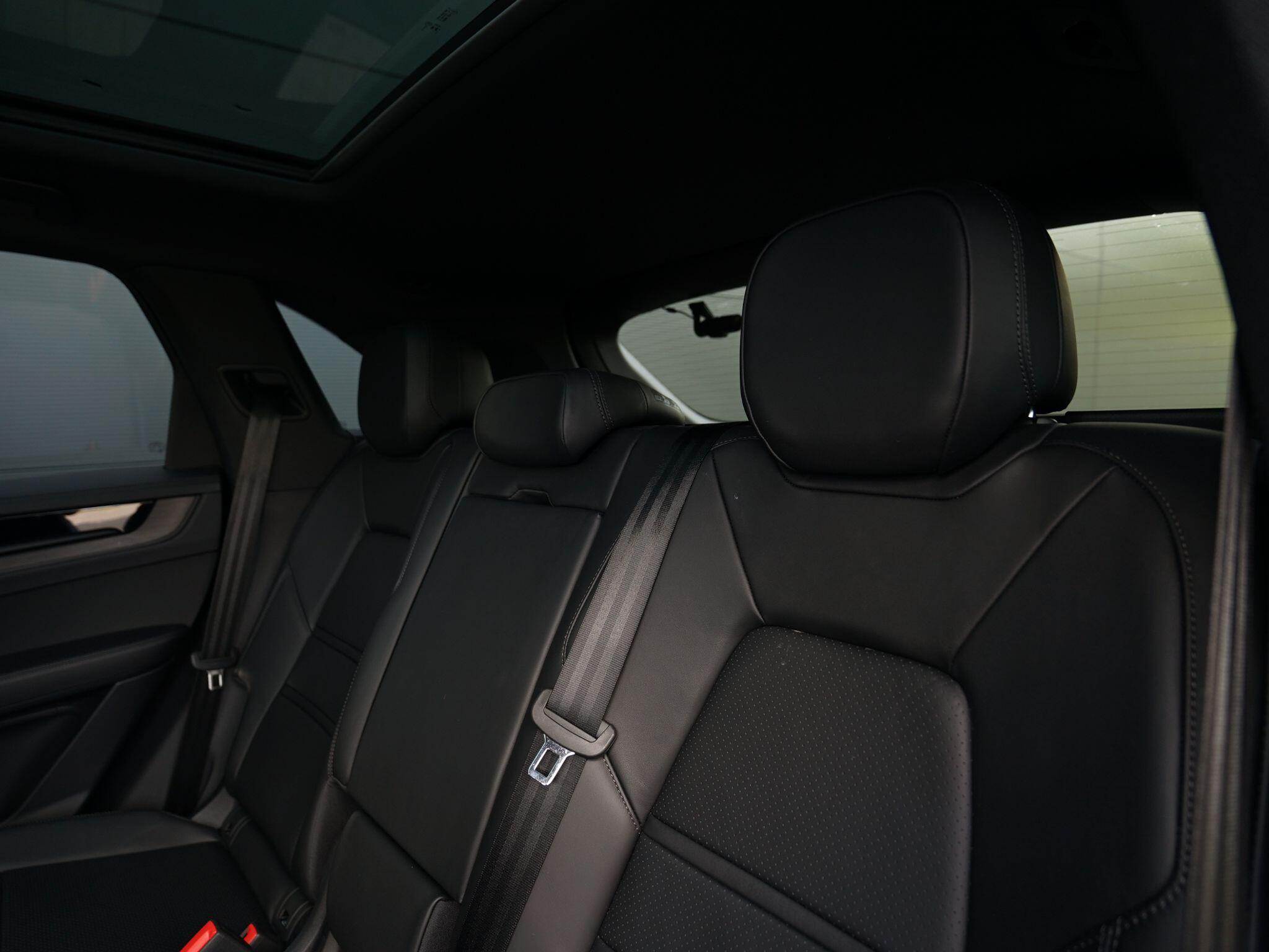Porsche Cayenne view 124