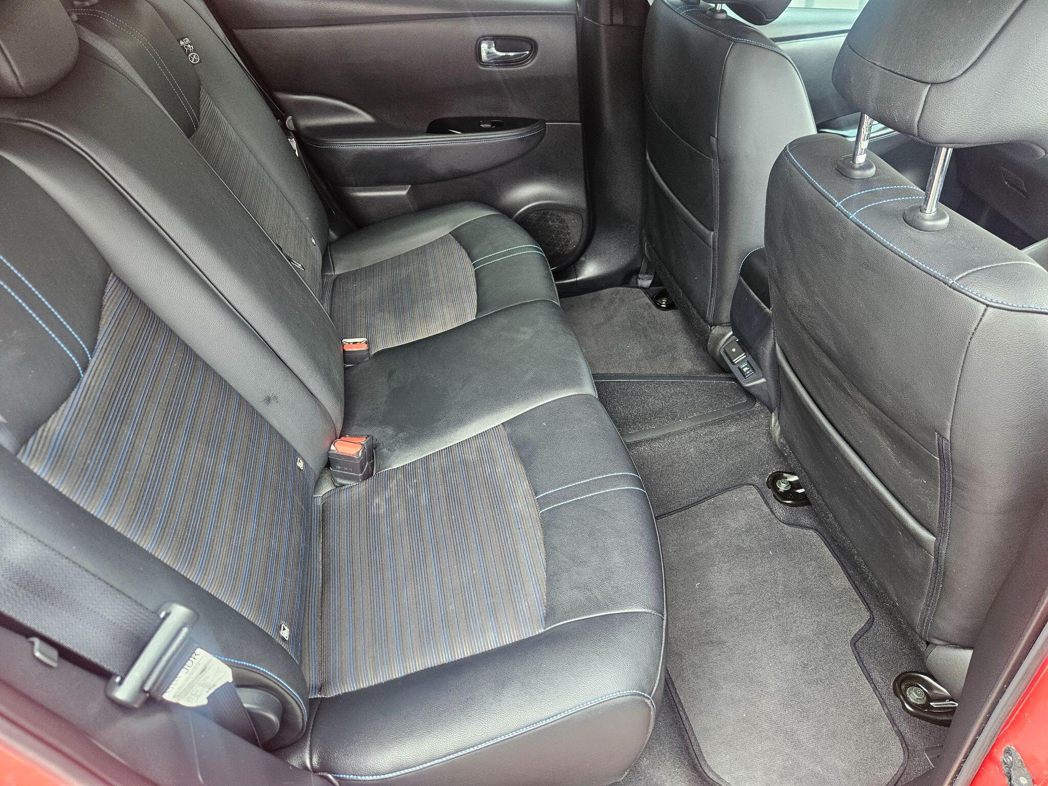 2022 Nissan Leaf image 46