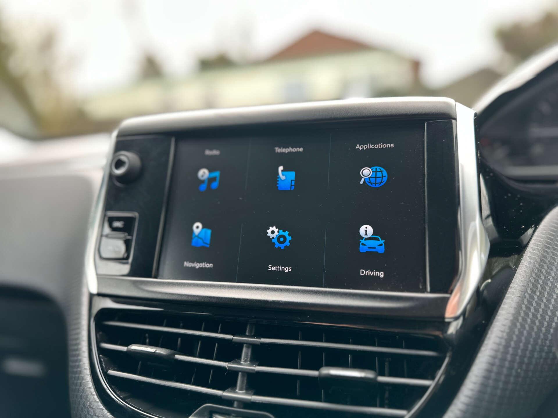 Peugeot 208 view 15