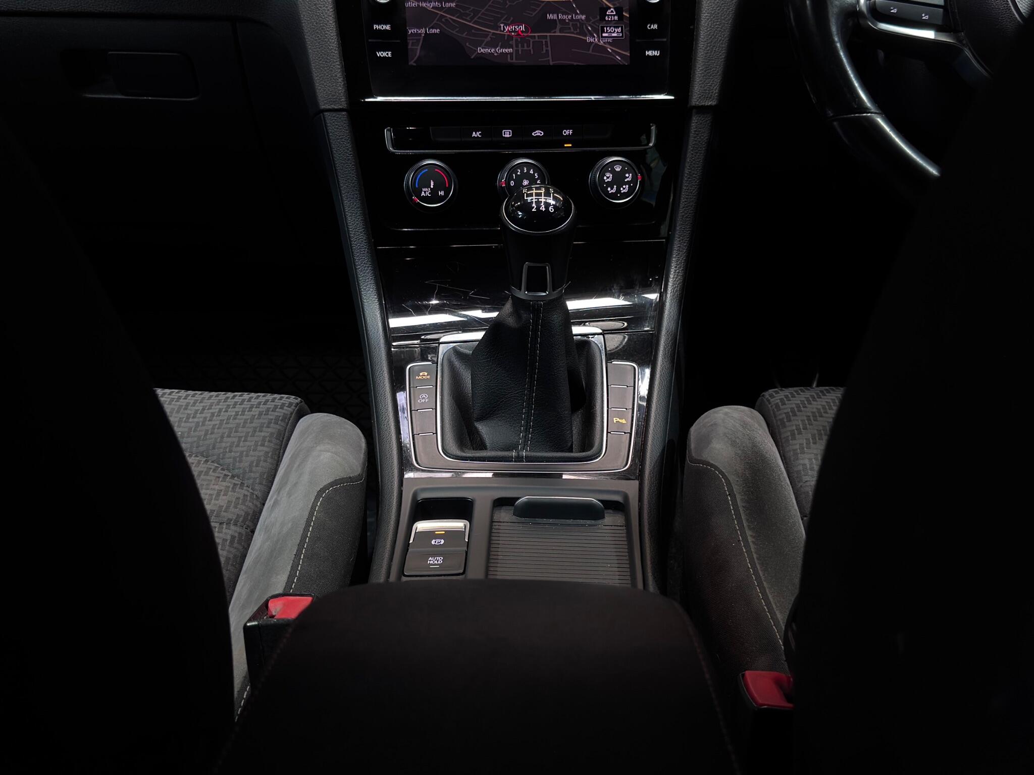 Volkswagen Golf view 13