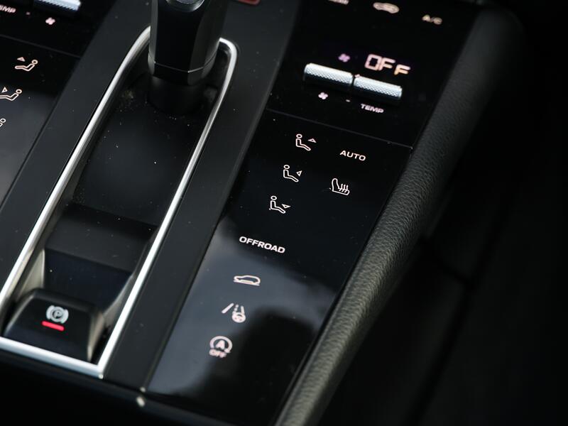 Porsche Macan view 12