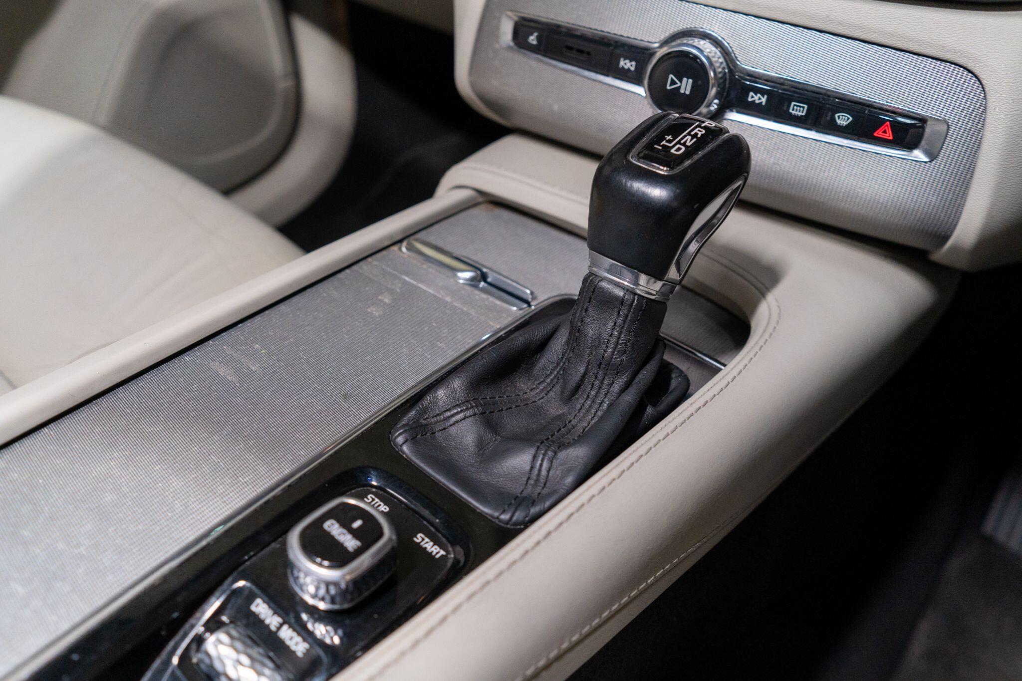 Volvo XC90 view 15