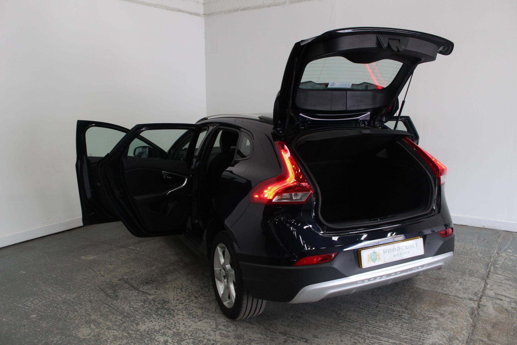 Volvo V40 Cross Country view 21