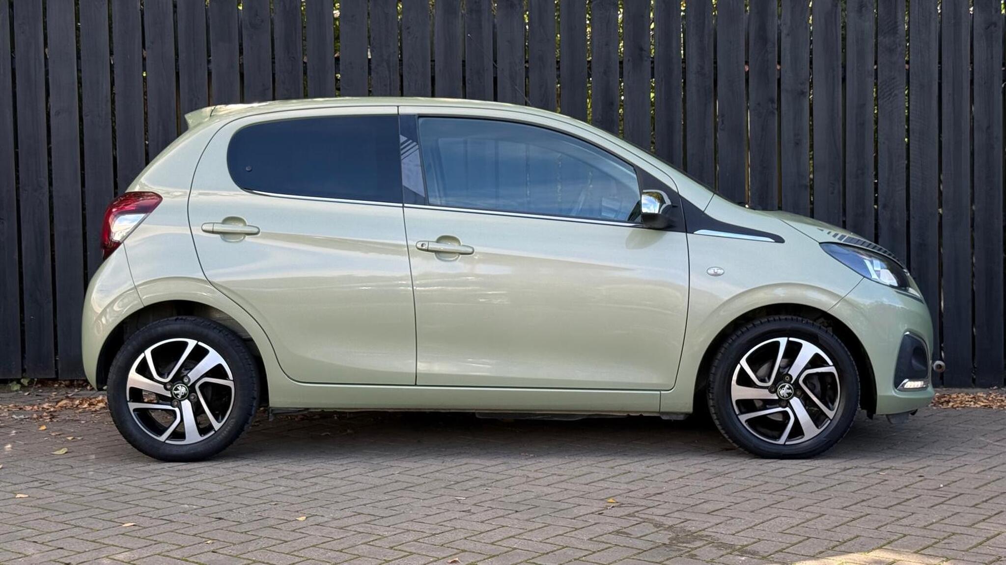 Peugeot 108 view 11