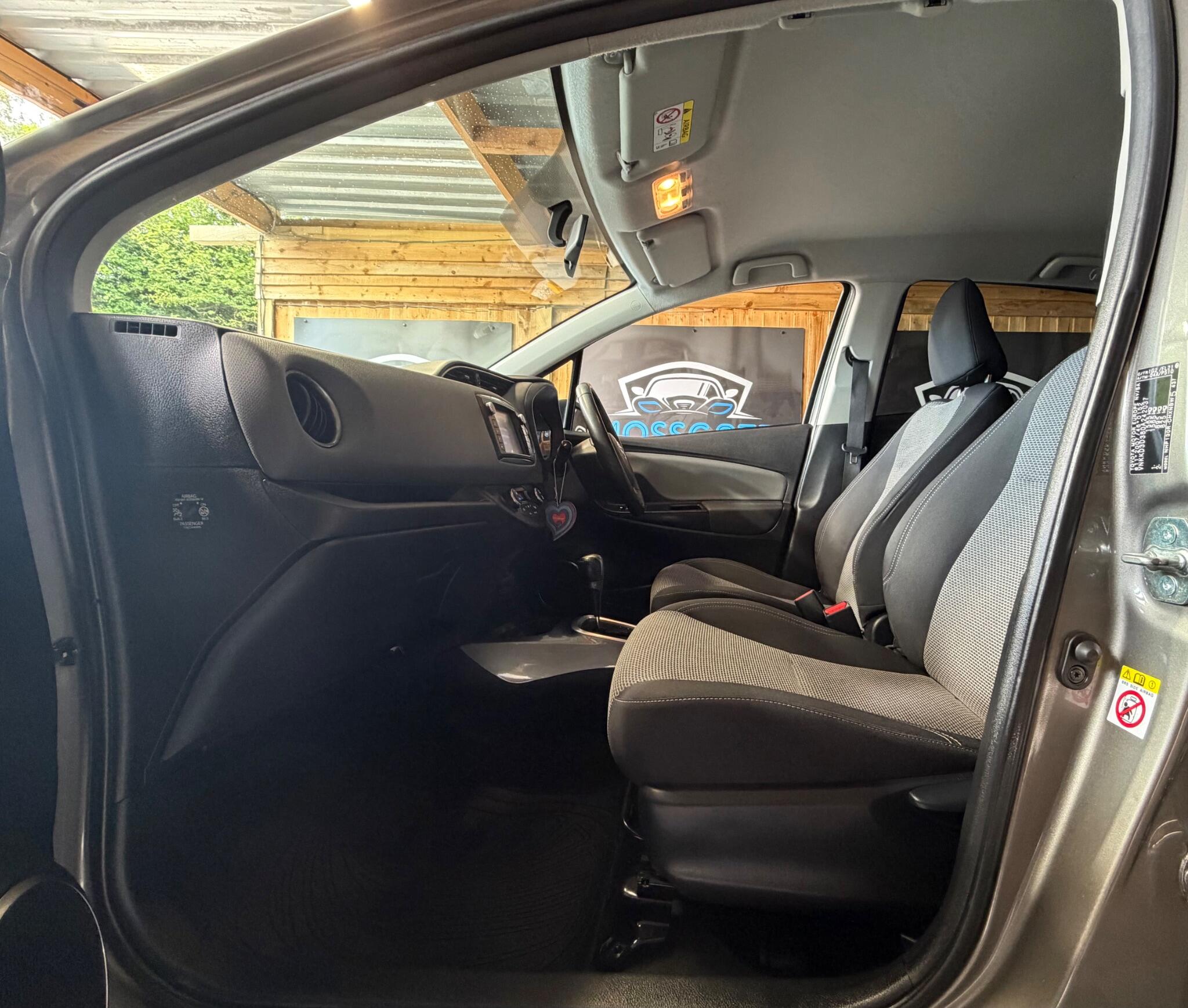 Toyota Yaris view 37