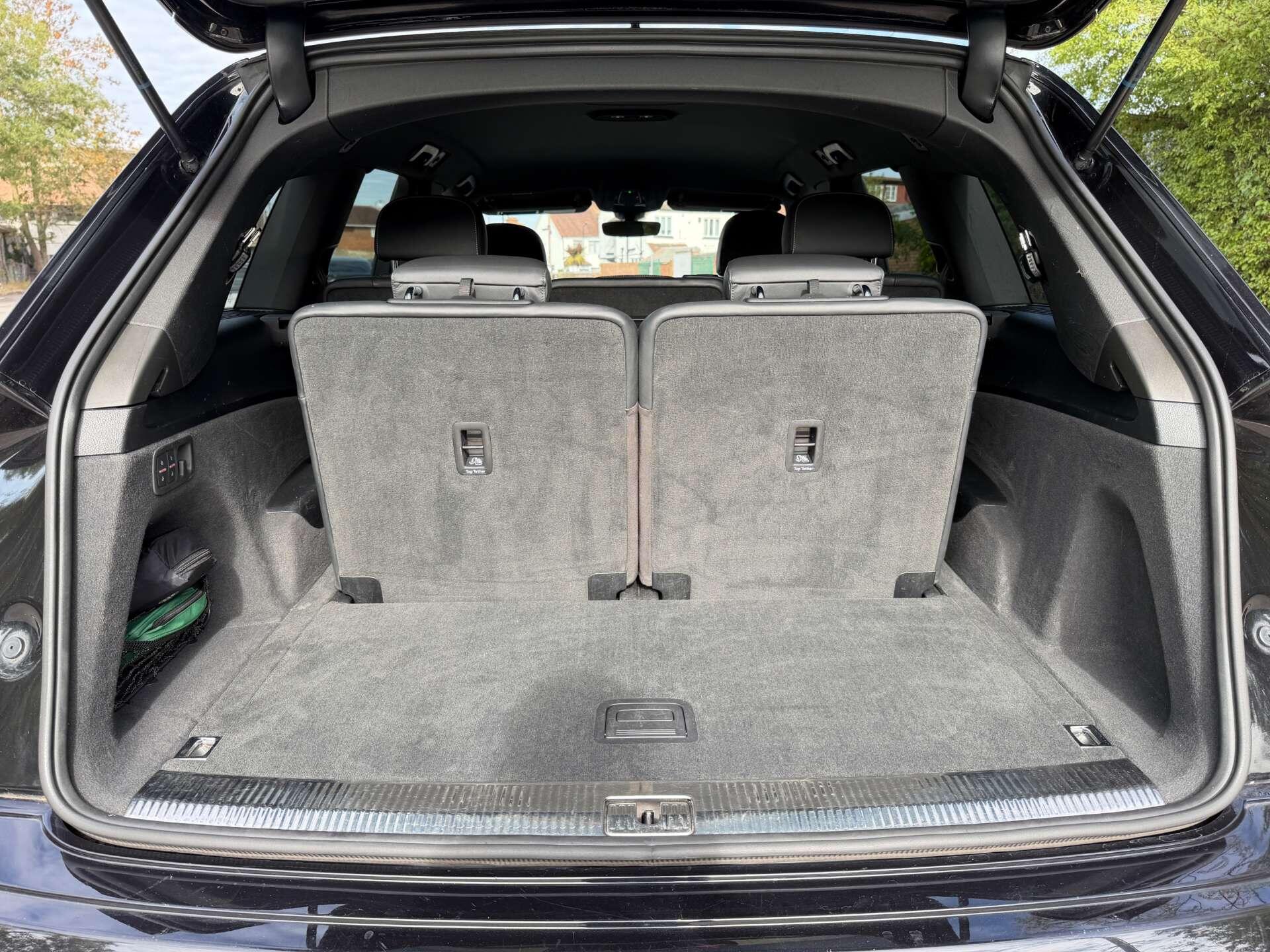 Audi Q7 view 49