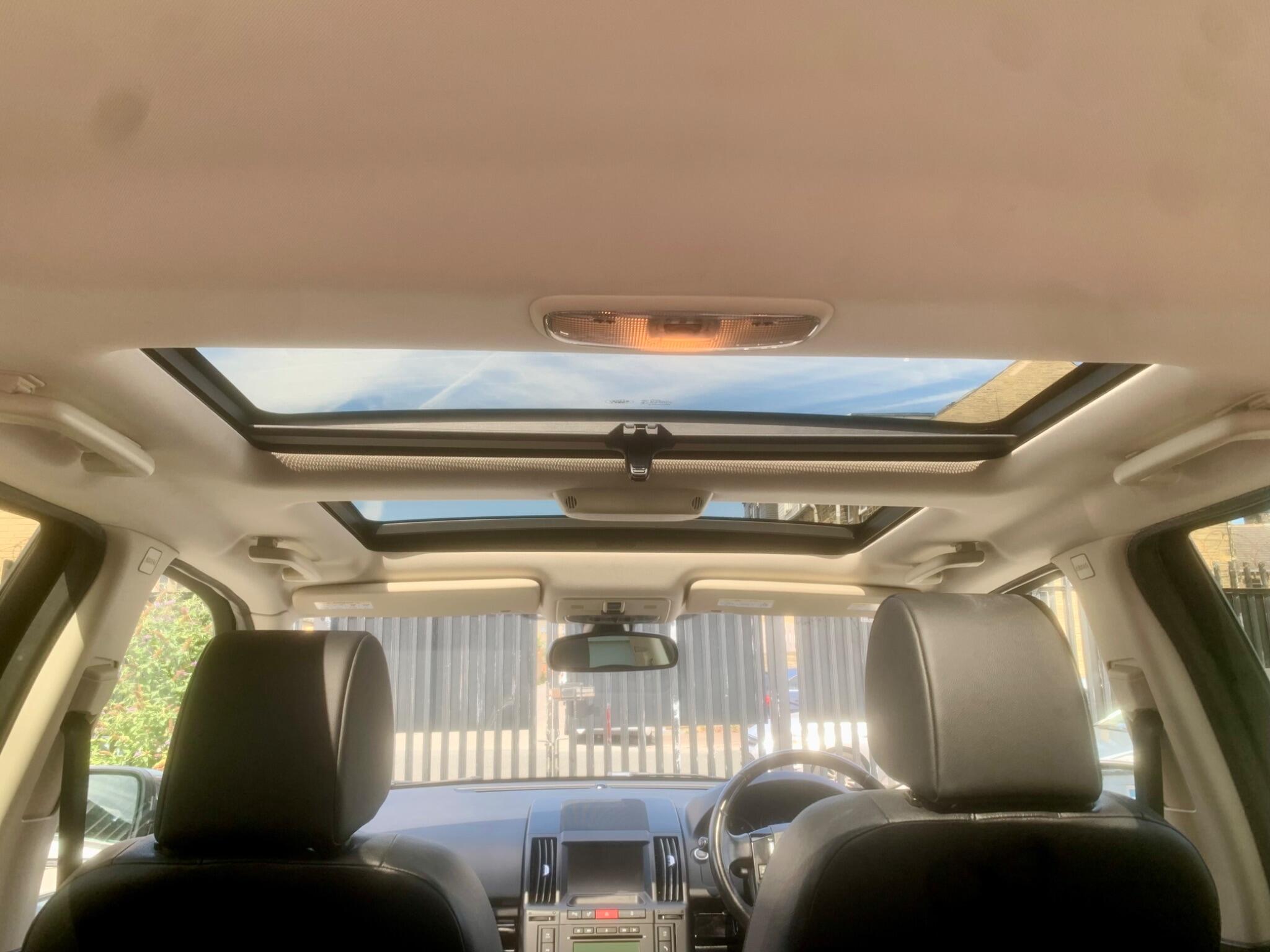 Land Rover Freelander 2 view 32